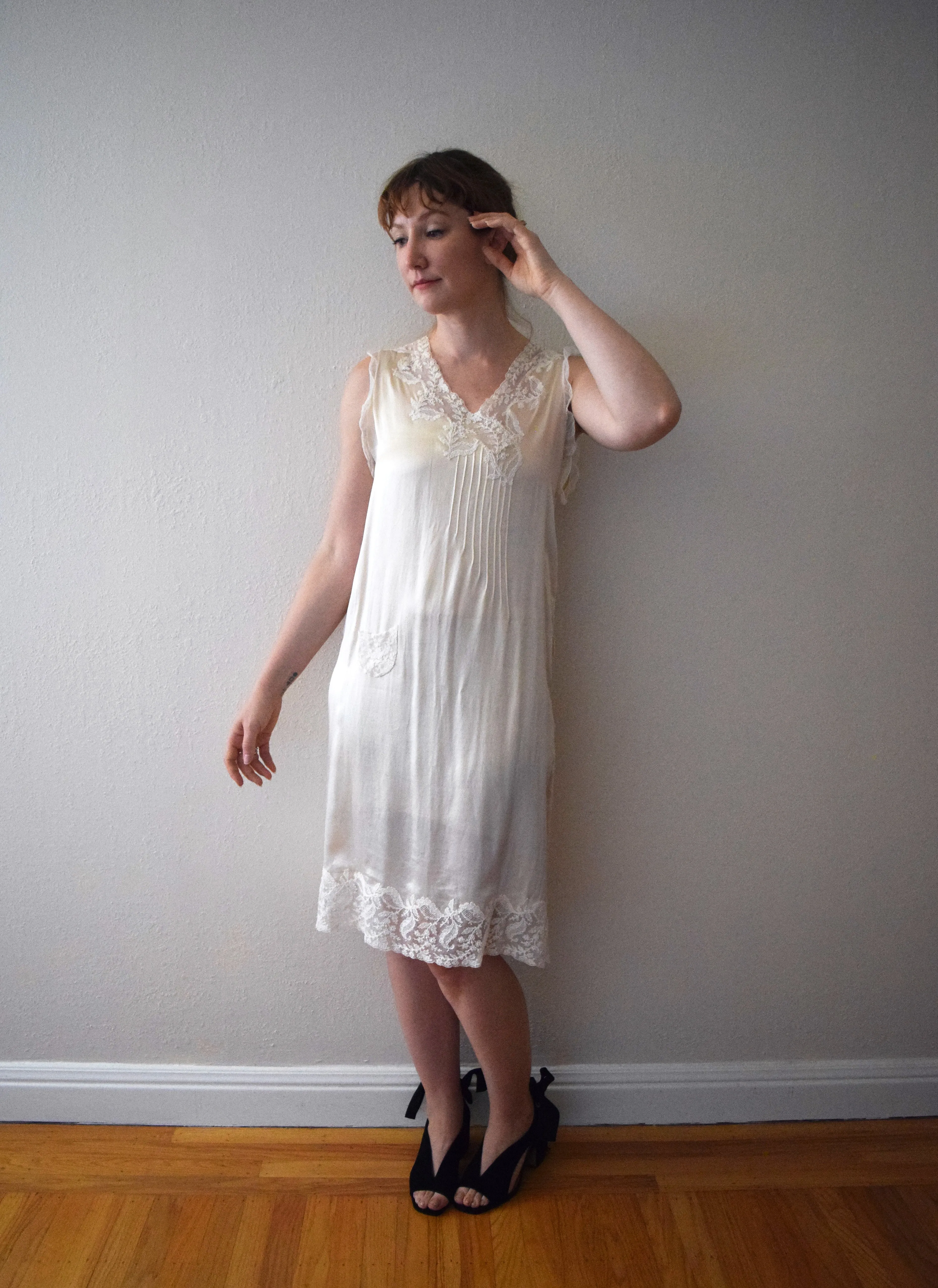 1920s silk slip dress . vintage 20s chemise . size xs to small