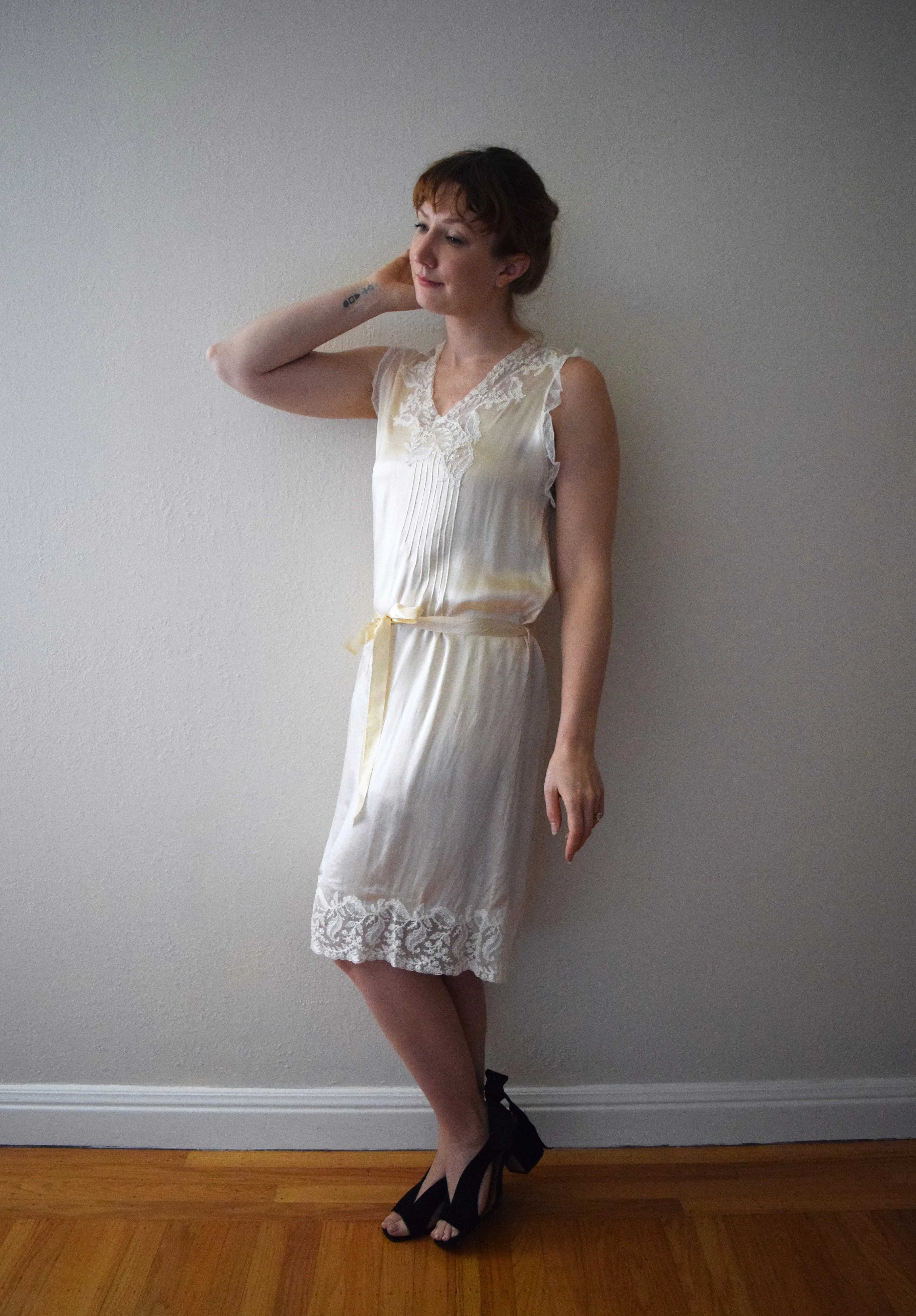 1920s silk slip dress . vintage 20s chemise . size xs to small