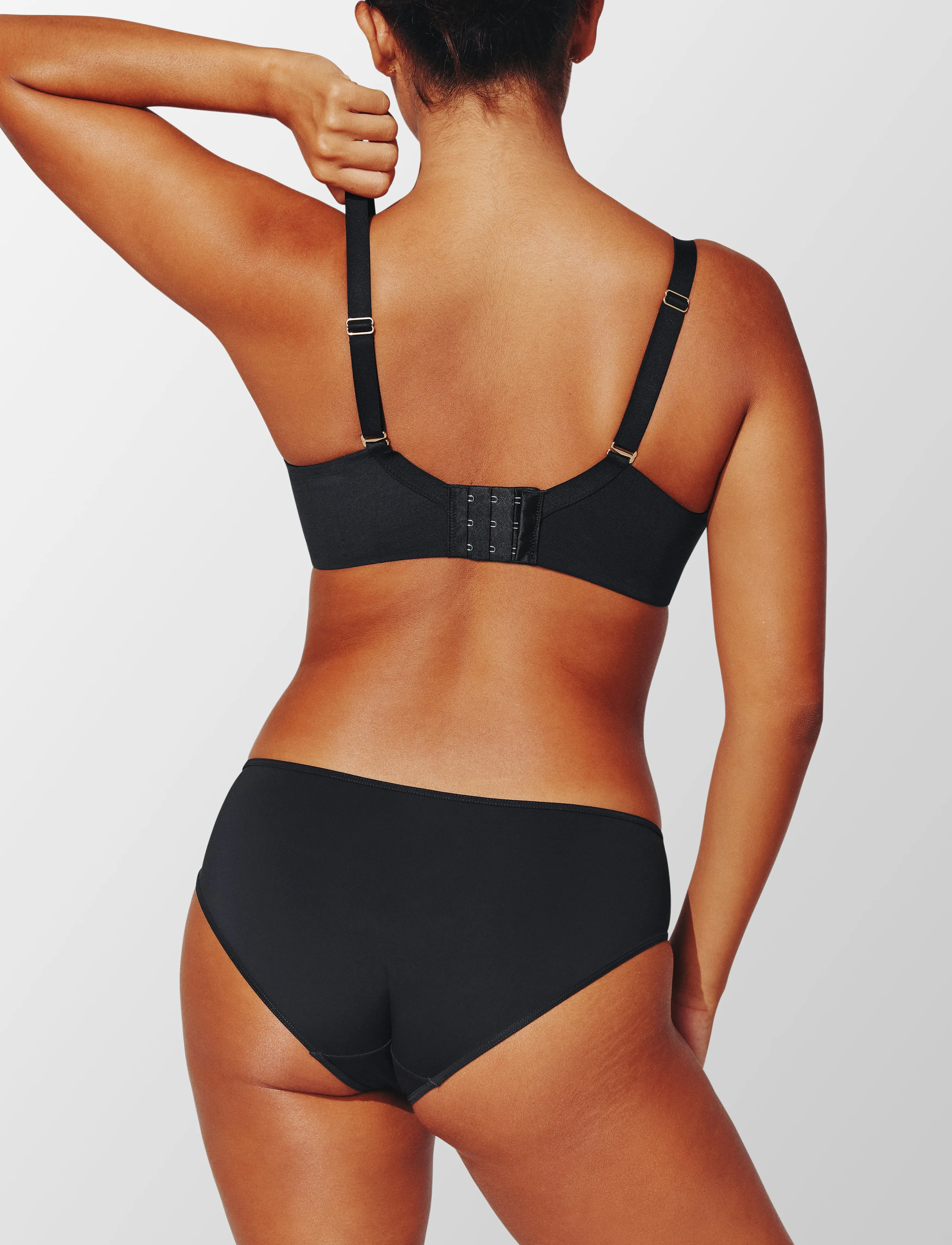 24/7® Classic Wireless Crossover Minimizer Bra