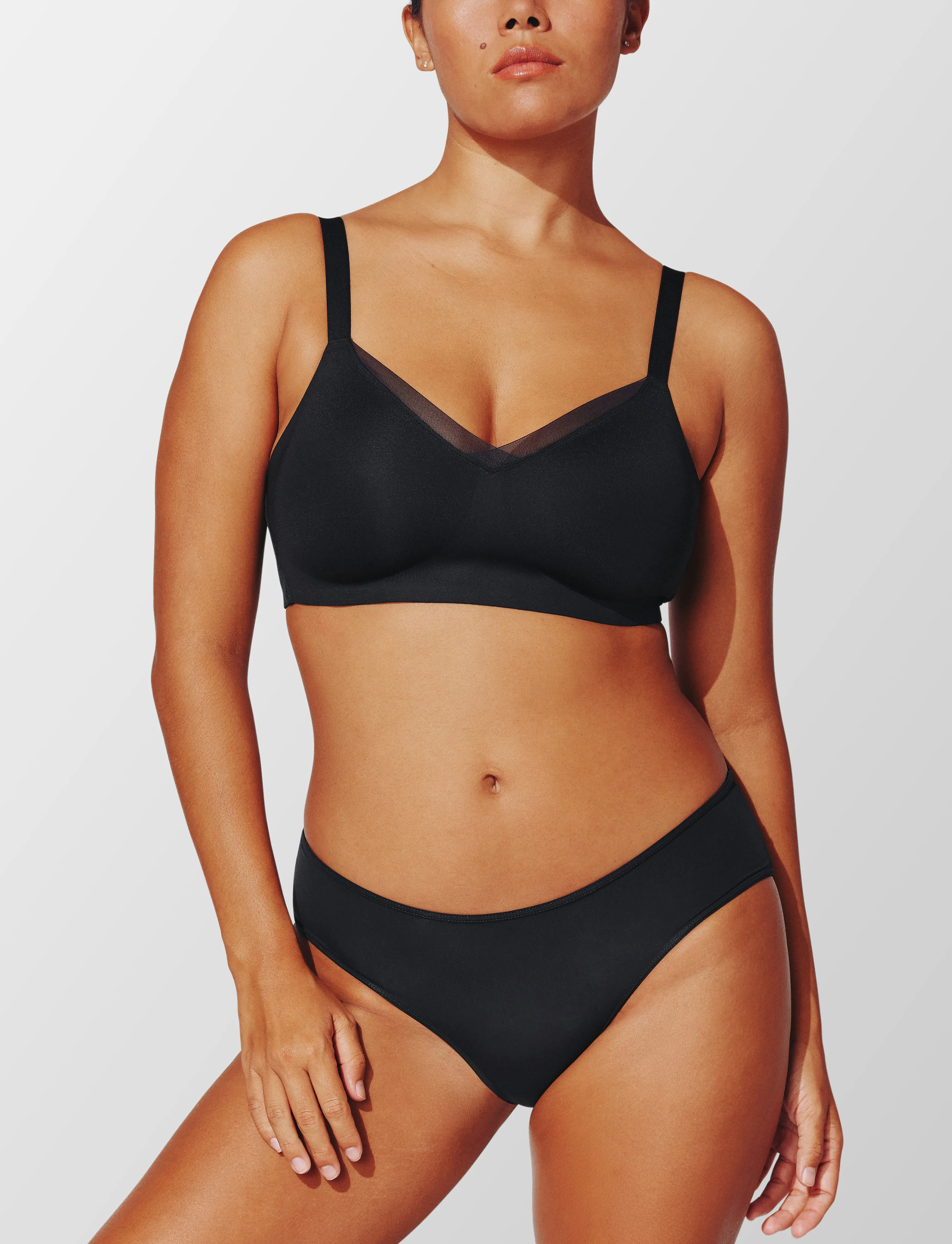 24/7® Classic Wireless Crossover Minimizer Bra