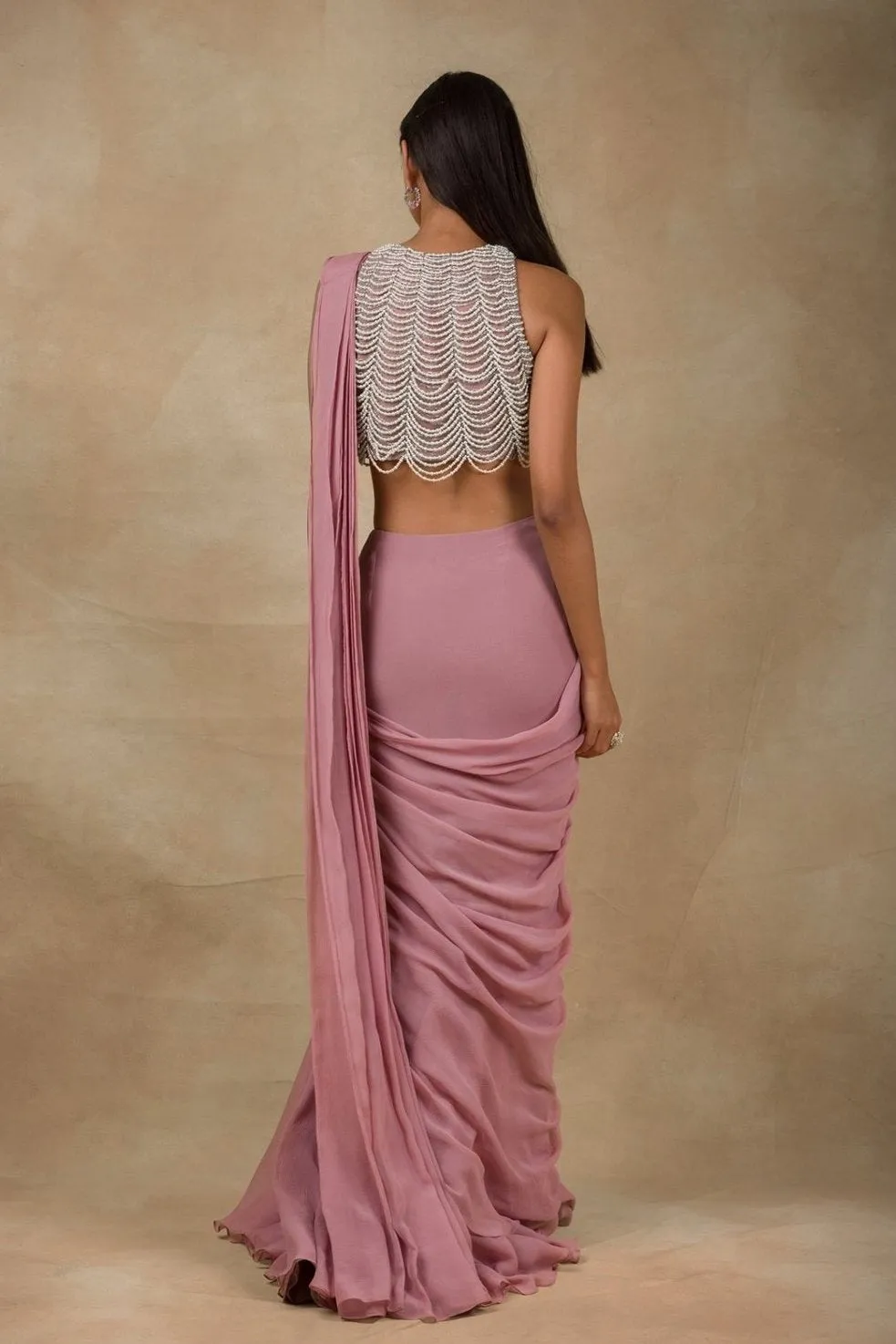 Almas Sari