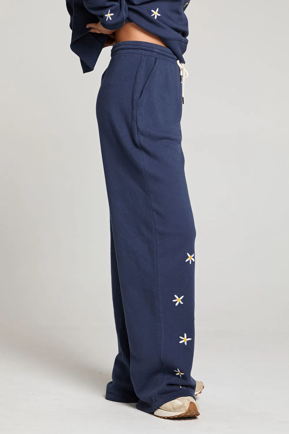 Daisy Embroidery Pant