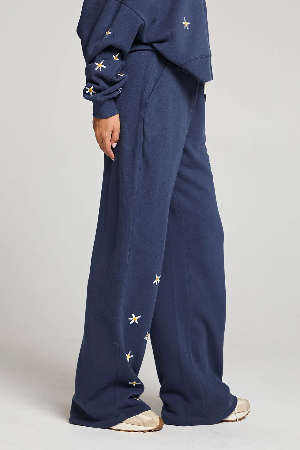Daisy Embroidery Pant
