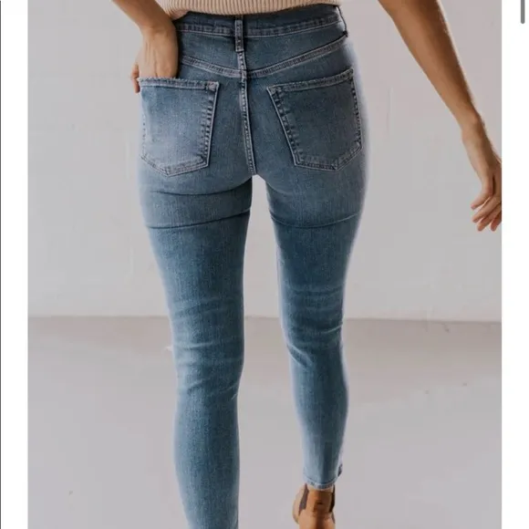 FREE PEOPLE | High Rise Busted Knee Skinny Jeans Size 31R