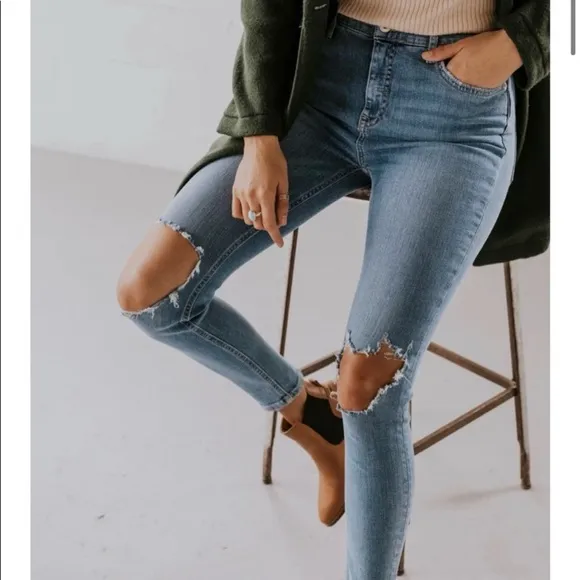 FREE PEOPLE | High Rise Busted Knee Skinny Jeans Size 31R