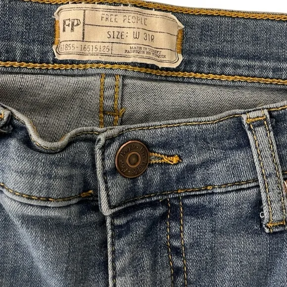 FREE PEOPLE | High Rise Busted Knee Skinny Jeans Size 31R