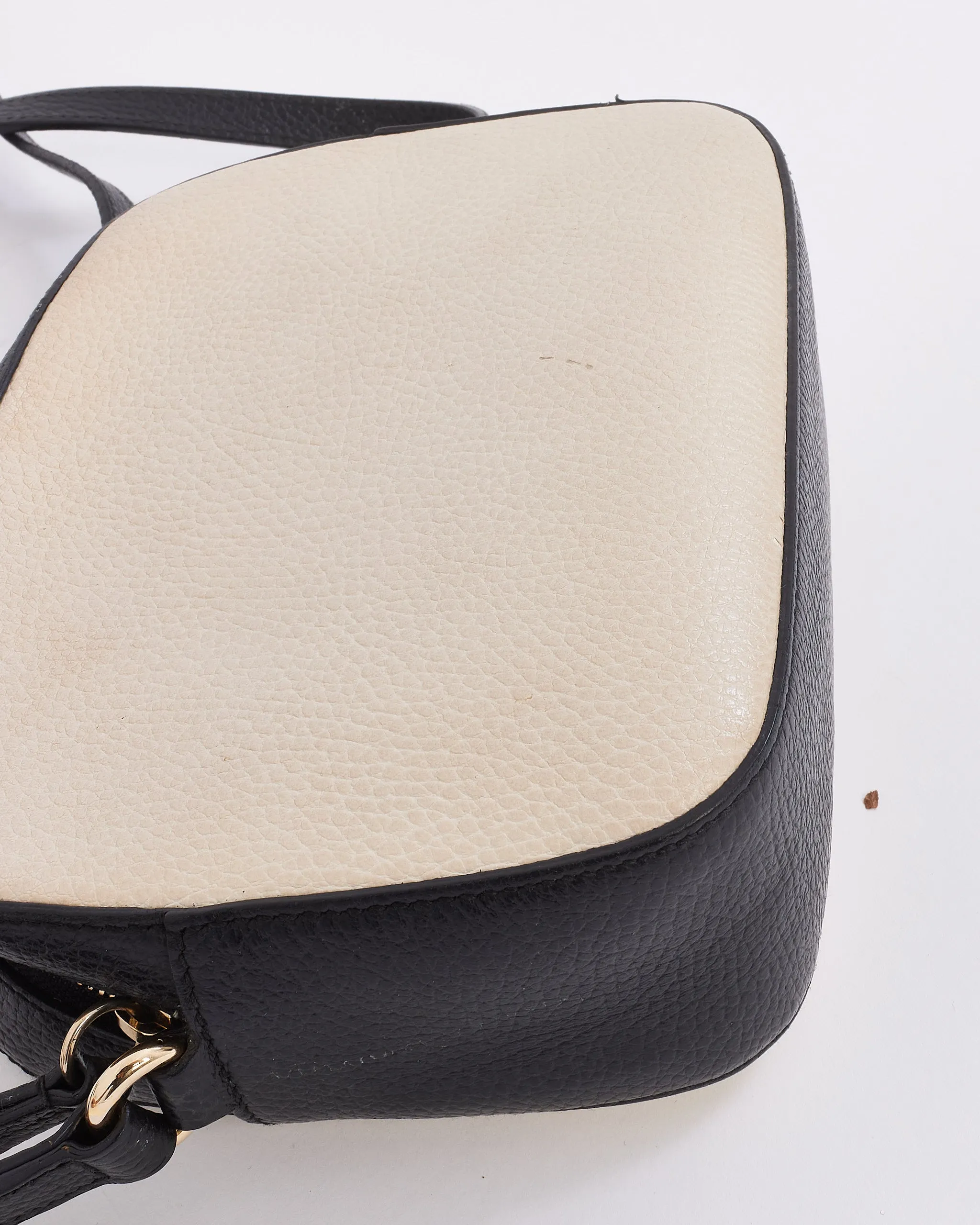 Gucci White and Black Leather GG Soho Disco Crossbody Bag