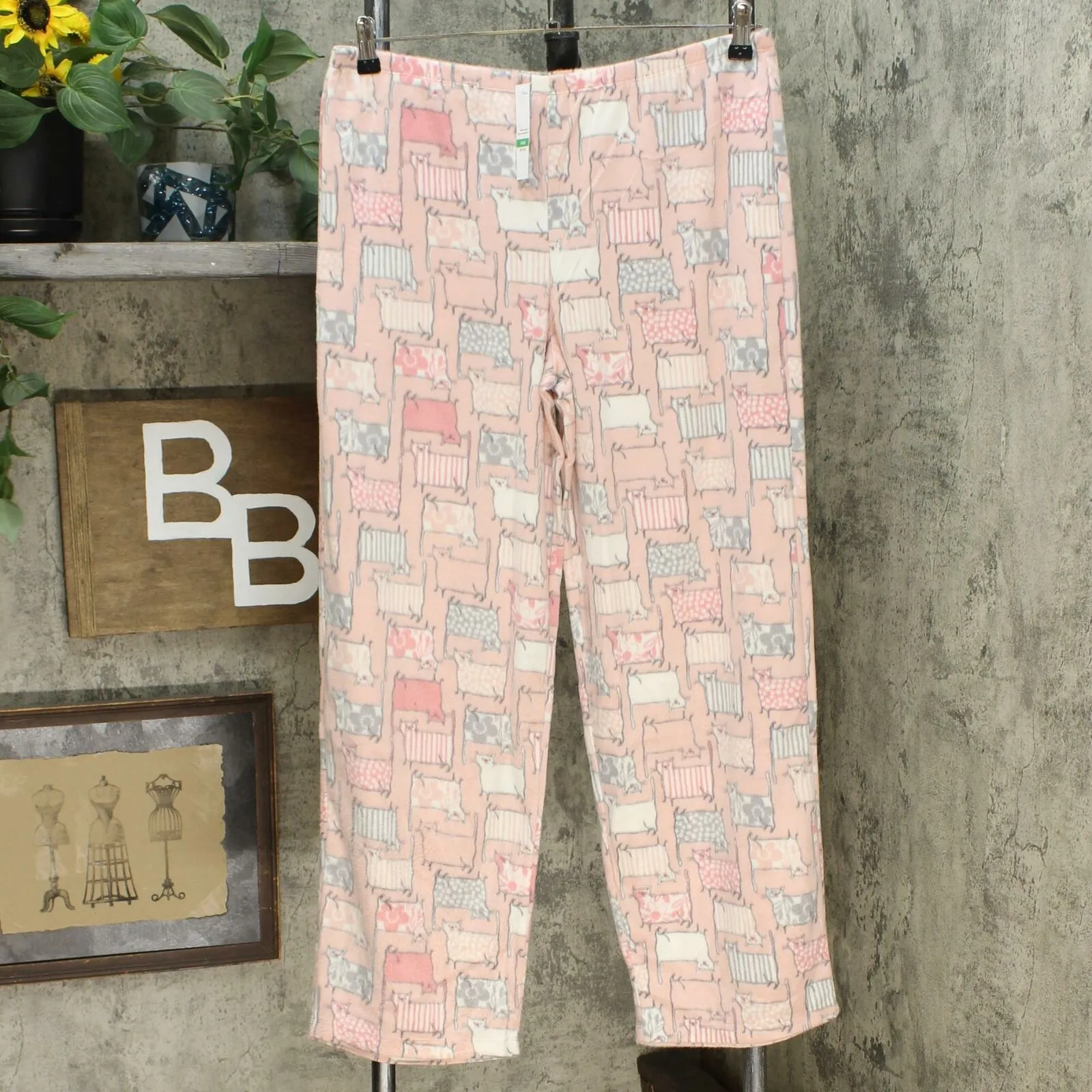 HUE Women's 2 Piece Whimsical Print Pajama Set With Socks