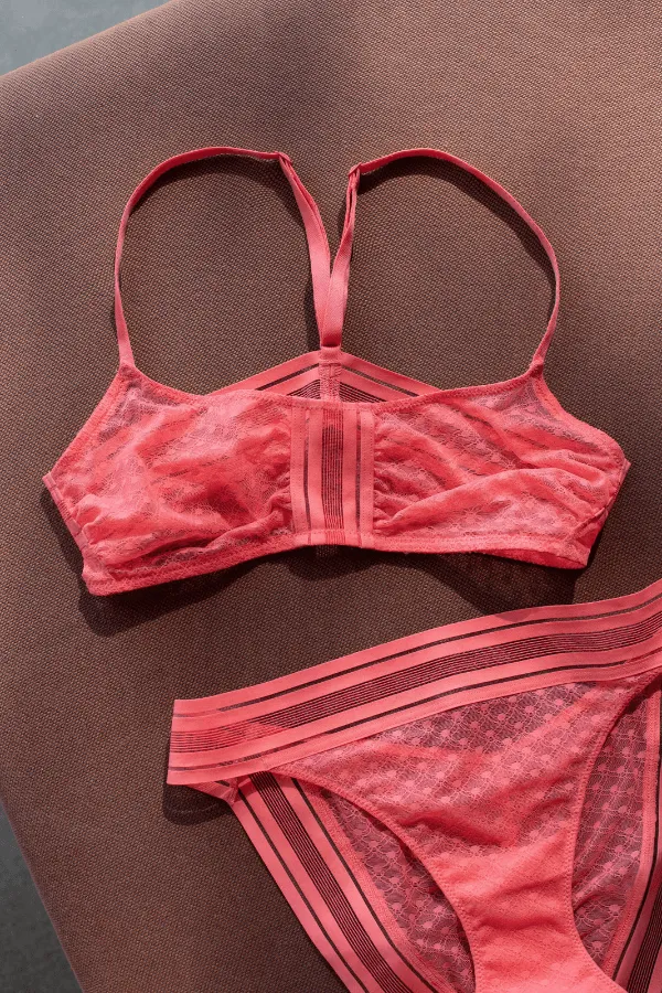 Iris Bralette - Coral