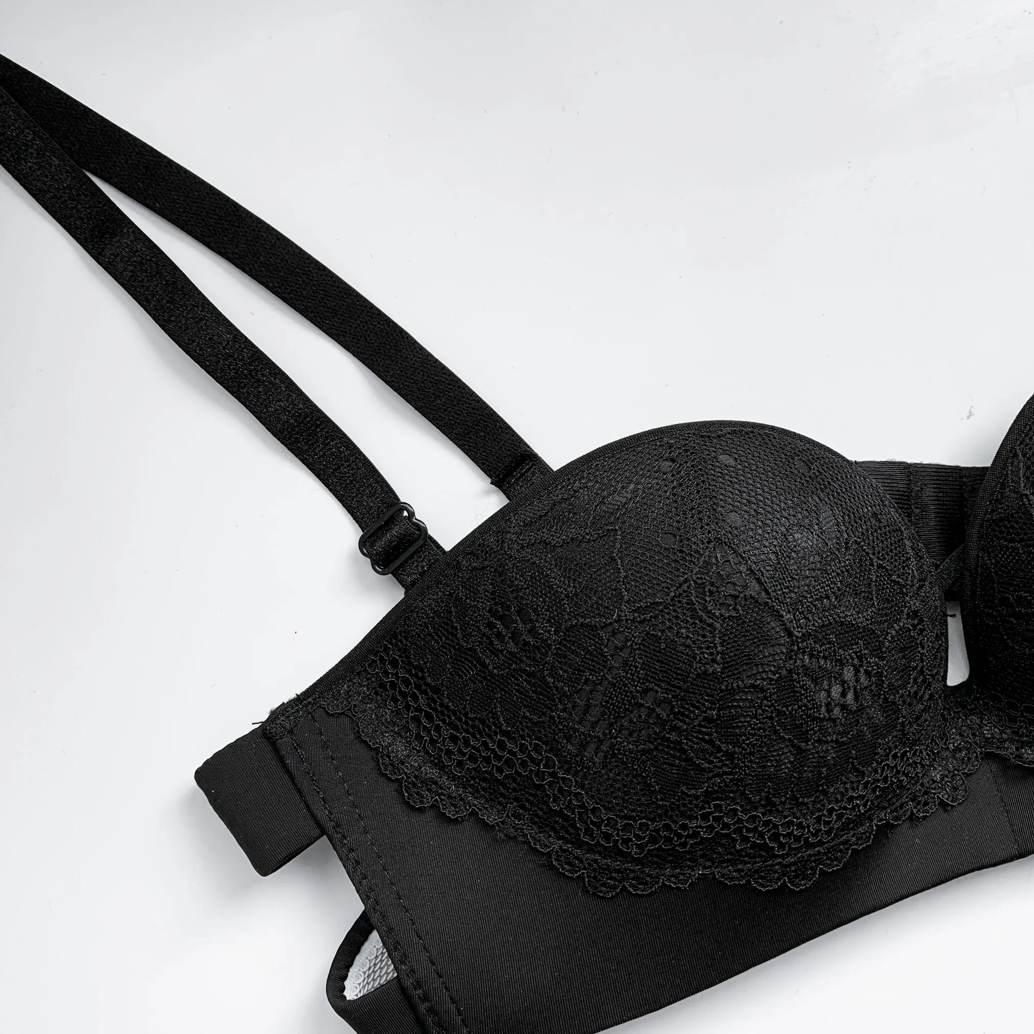 Laced It Up! V2.0 Non-Slip Strapless Push Up Bra in Black (Size S & XL Only)