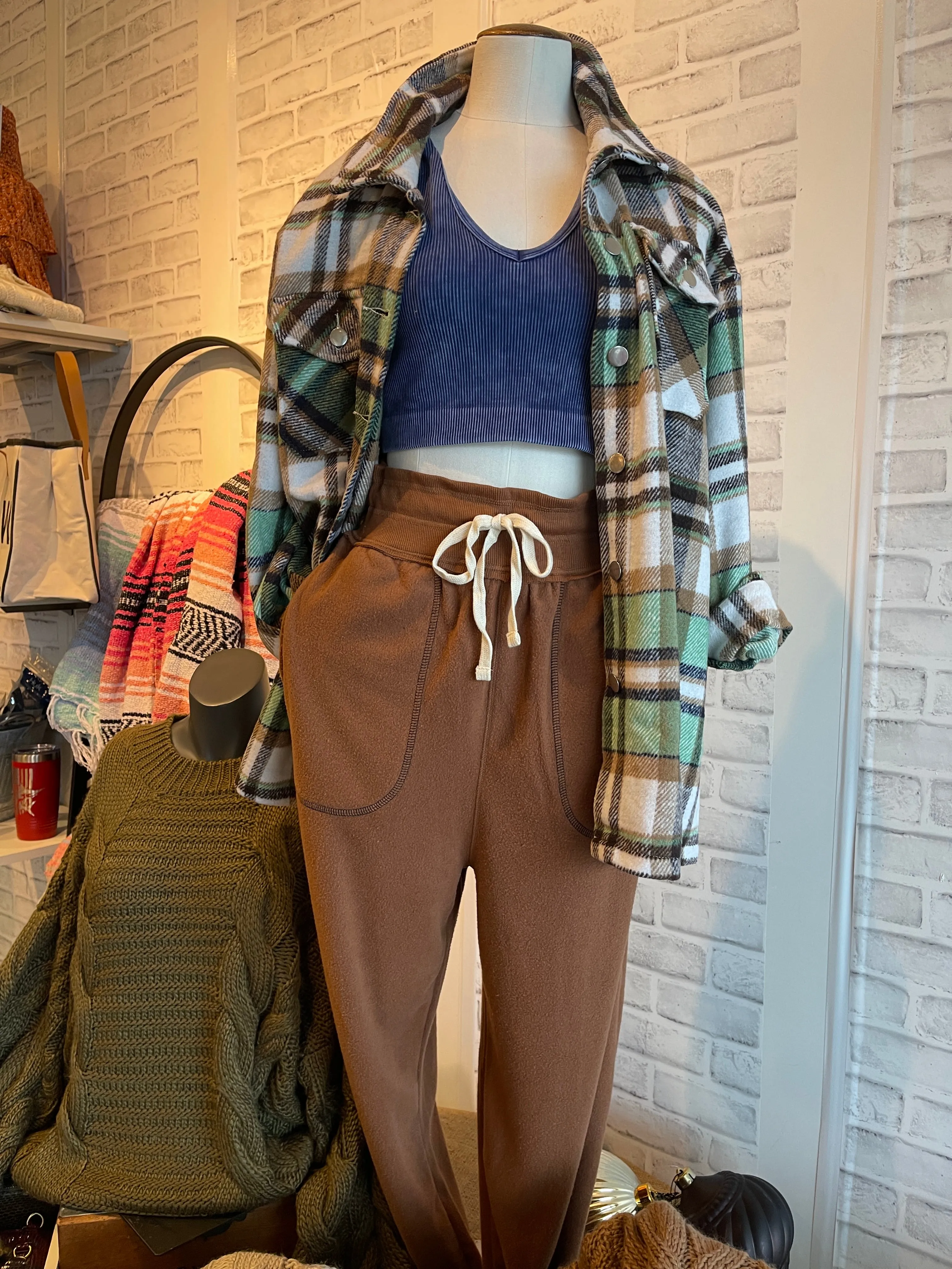 Megan Fleece Joggers in Camel