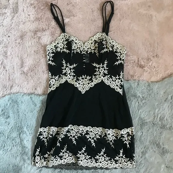 New Wacoal black embrace lace chemise lingerie babydoll