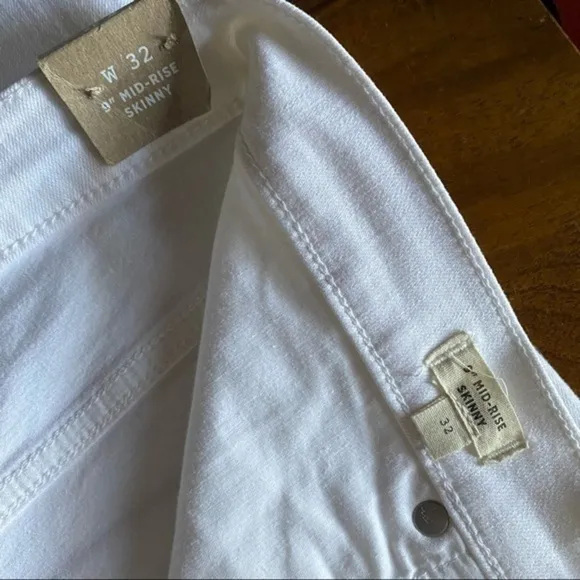 NWT Madewell 9” Skinny Button Front White Jeans - Size 32