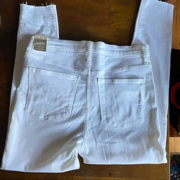 NWT Madewell 9” Skinny Button Front White Jeans - Size 32