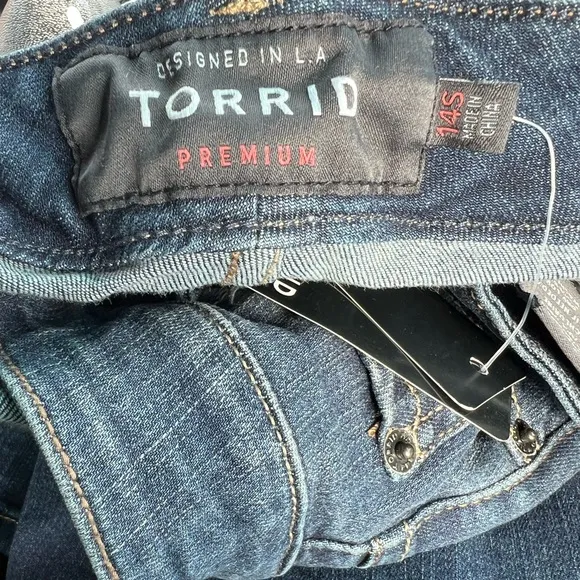 NWT Torrid High Rise Slim Bootcut Jeans in Blue Size 14S.