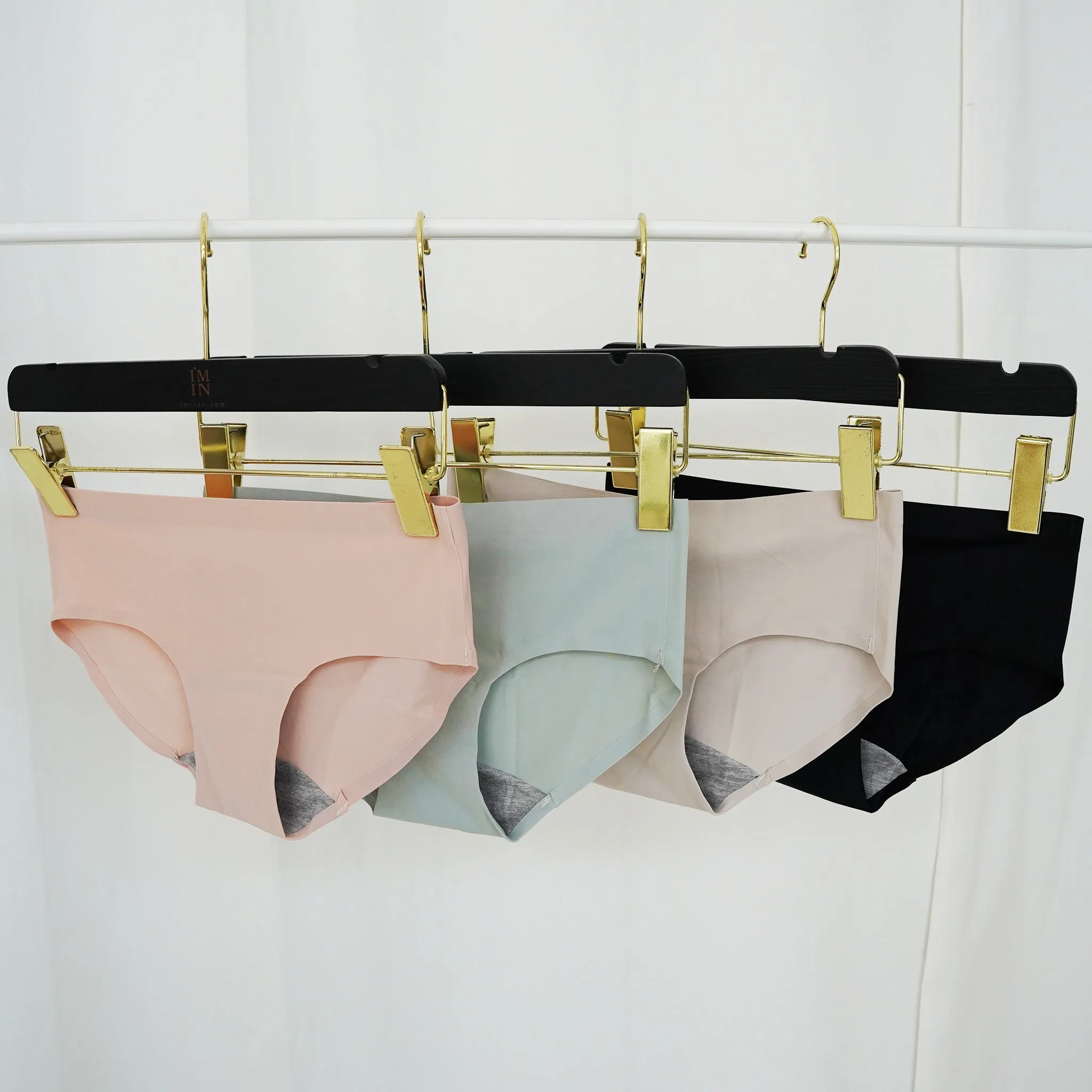 Oomph! Classic Mid-Rise Seamless Cheekie in Black