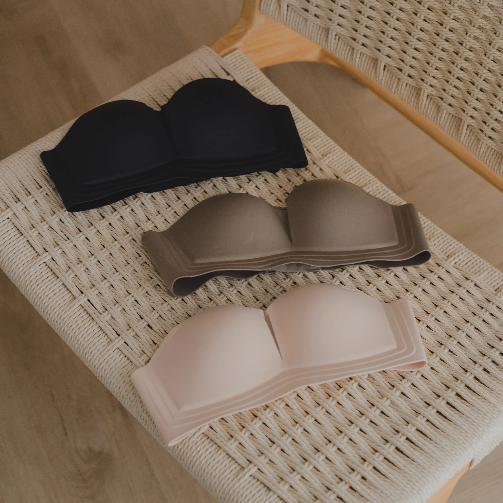 Oomph-tastic! 2-Way Lightly-Lined Seamless Wireless Bra in Black