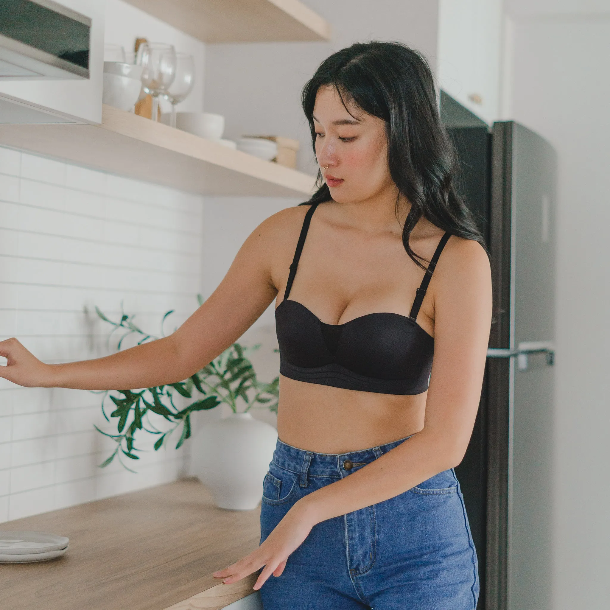 Oomph-tastic! 2-Way Lightly-Lined Seamless Wireless Bra in Black