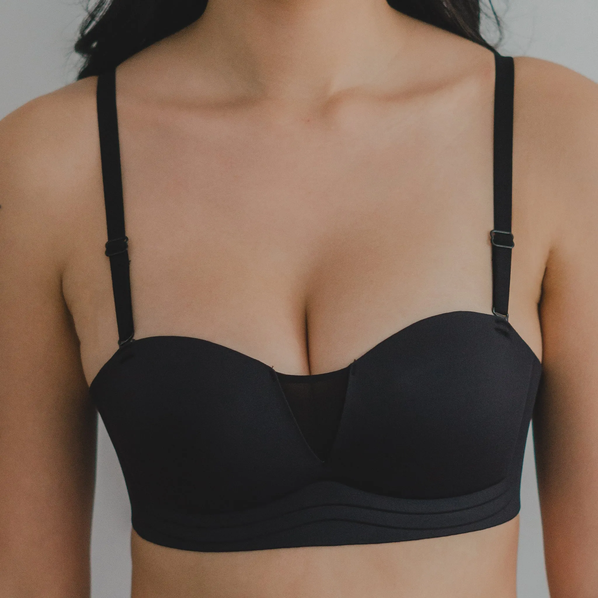 Oomph-tastic! 2-Way Lightly-Lined Seamless Wireless Bra in Black