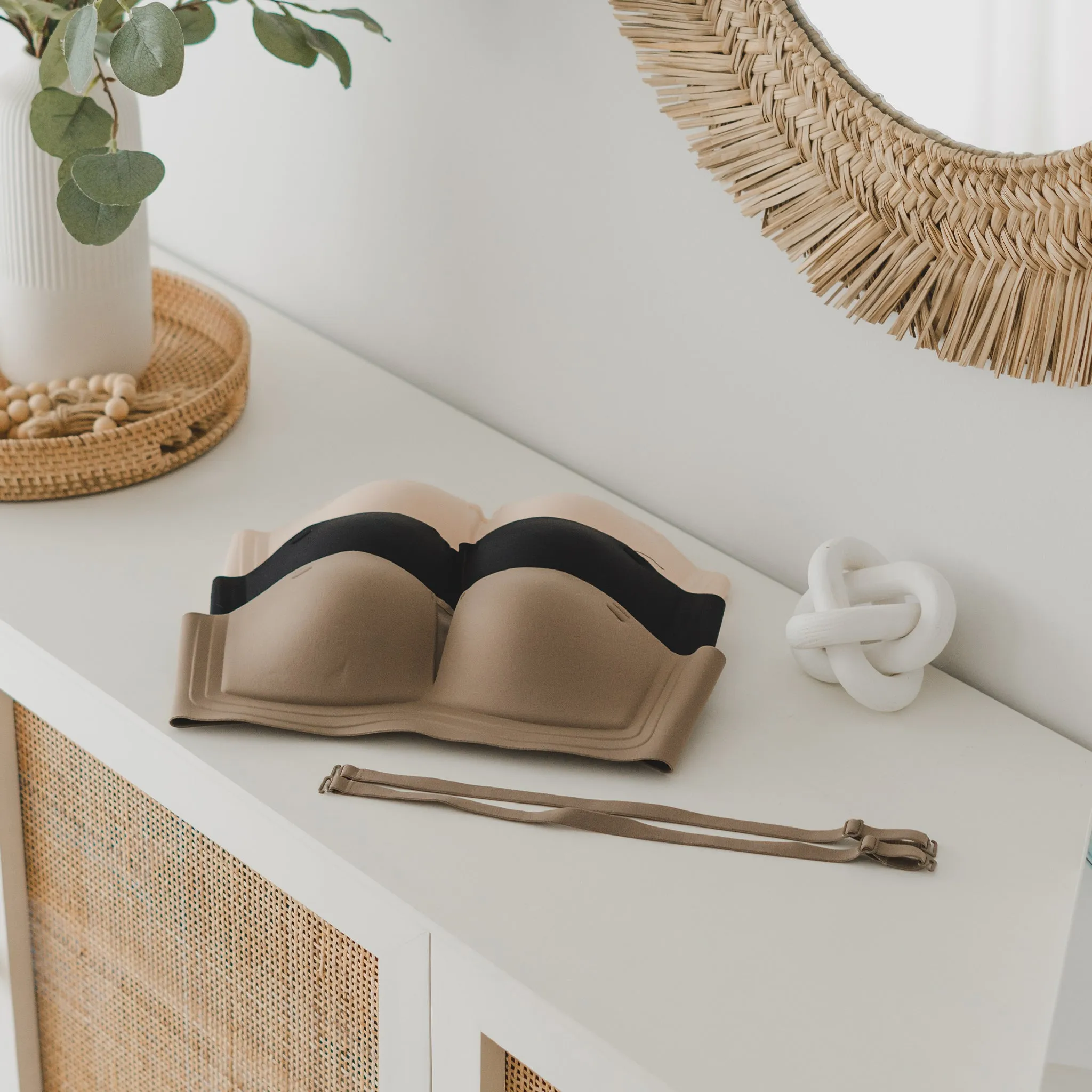 Oomph-tastic! 2-Way Lightly-Lined Seamless Wireless Bra in Black