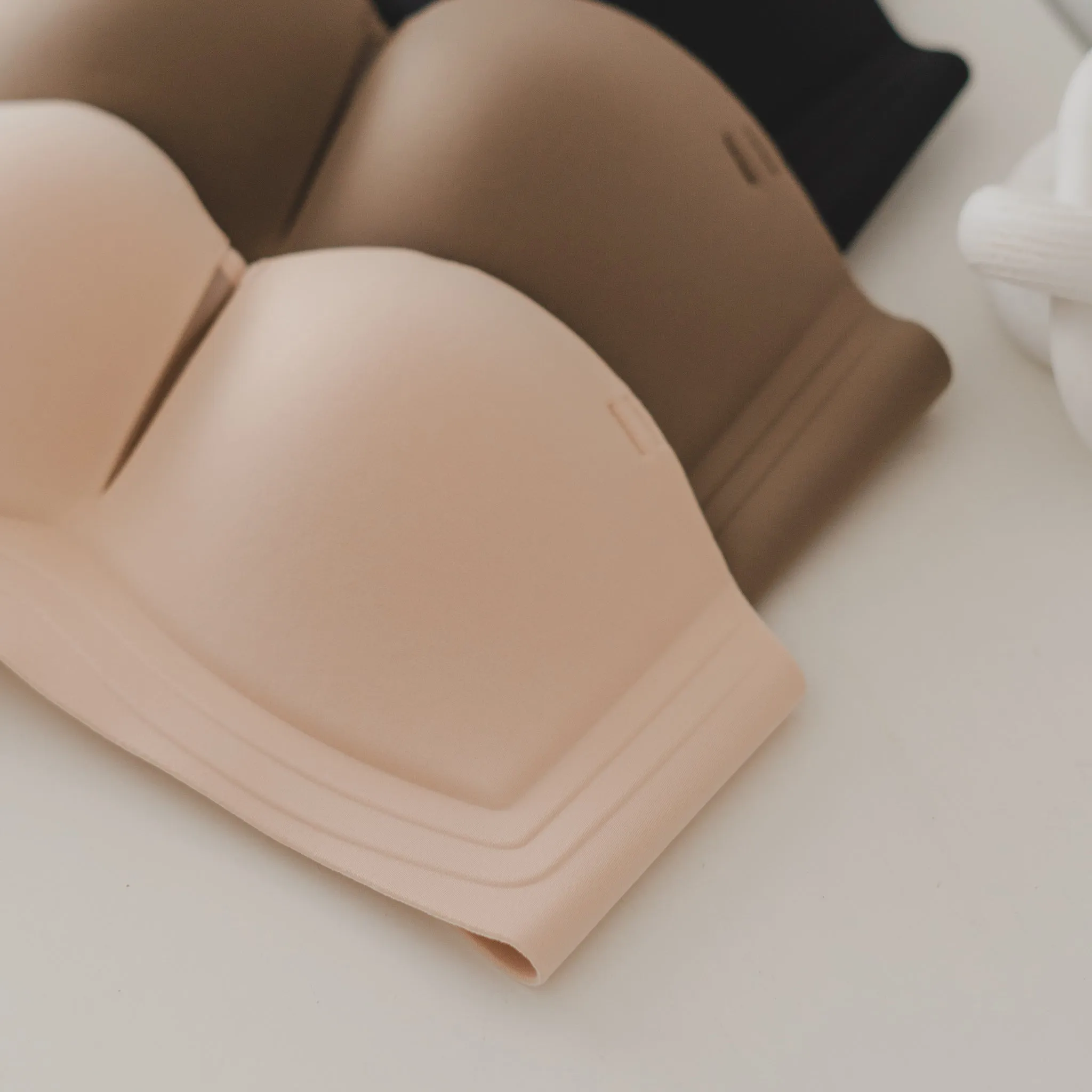 Oomph-tastic! 2-Way Lightly-Lined Seamless Wireless Bra in Black