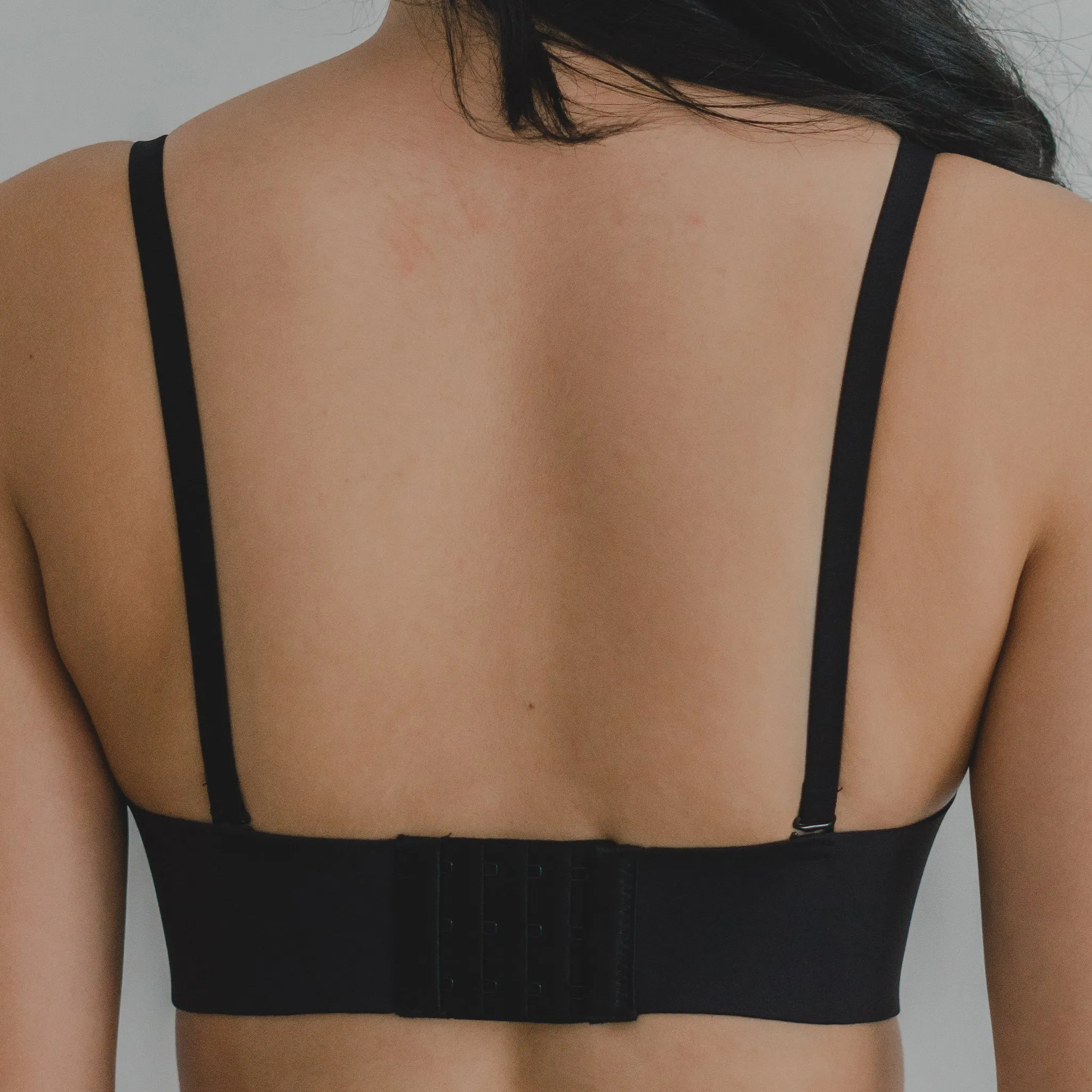Oomph-tastic! 2-Way Lightly-Lined Seamless Wireless Bra in Black