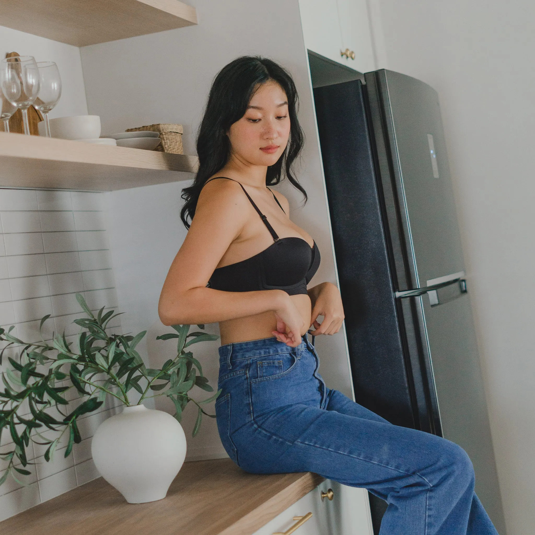 Oomph-tastic! 2-Way Lightly-Lined Seamless Wireless Bra in Black