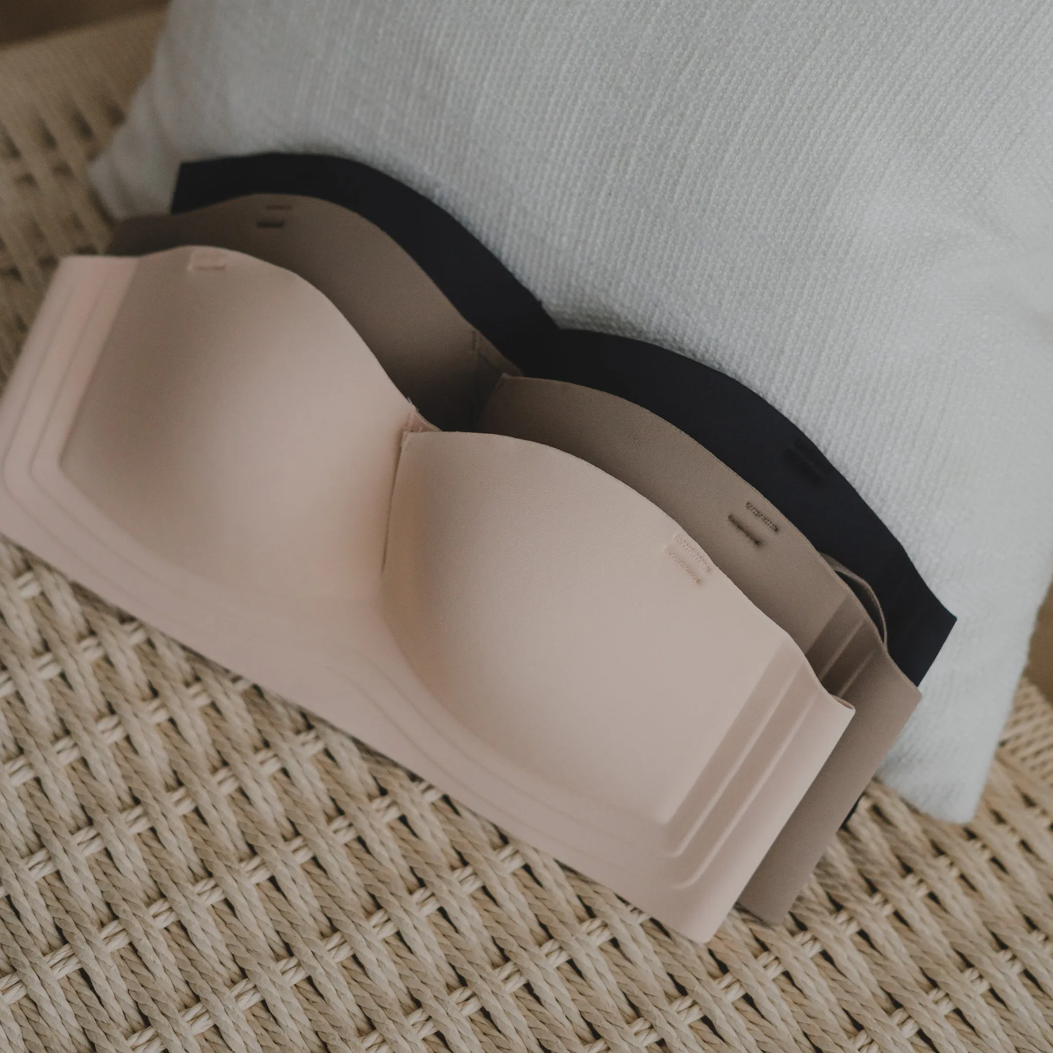 Oomph-tastic! 2-Way Lightly-Lined Seamless Wireless Bra in Black