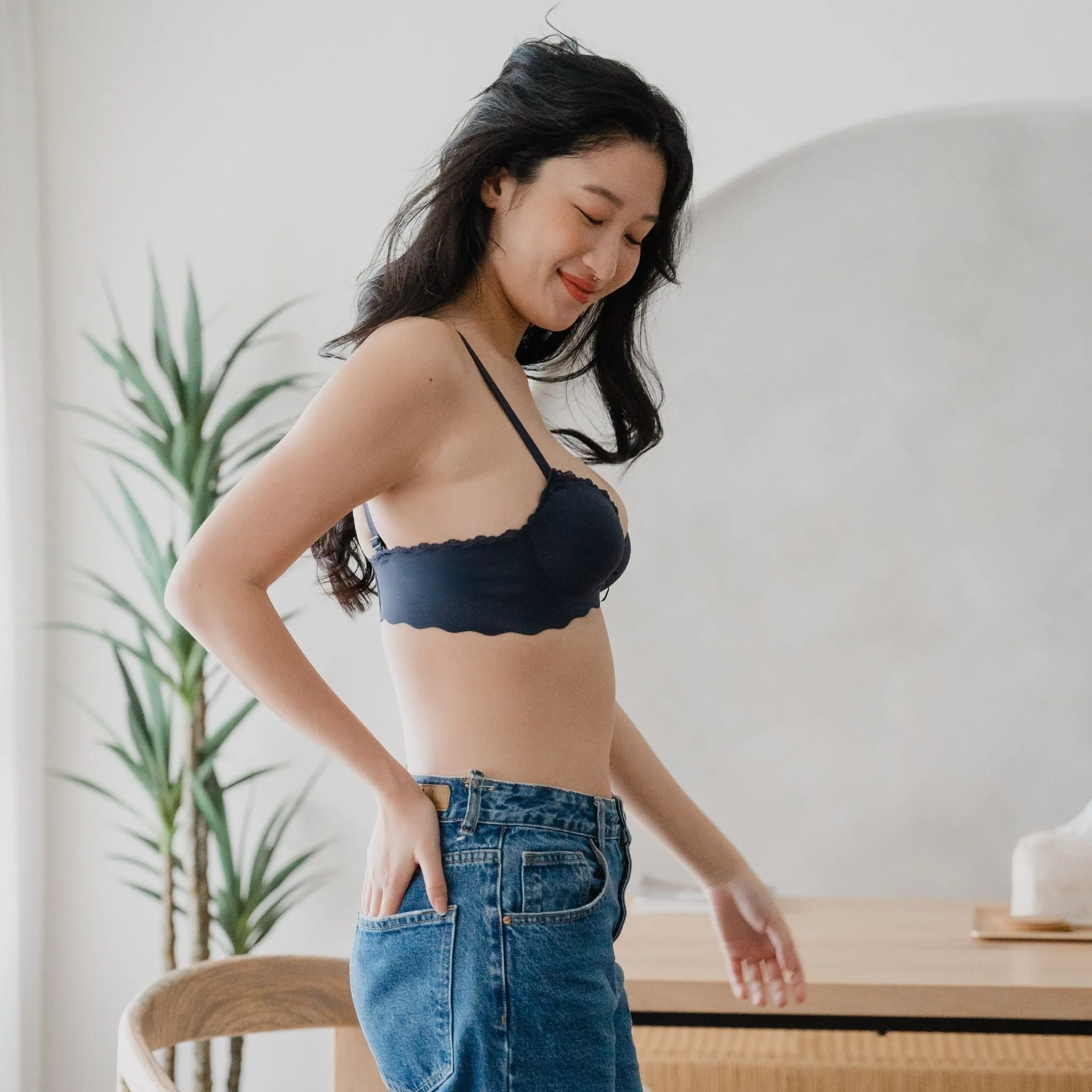 Perky Lift! Lash-Lace Seamless Push Up Wireless Bra in Midnight Blue
