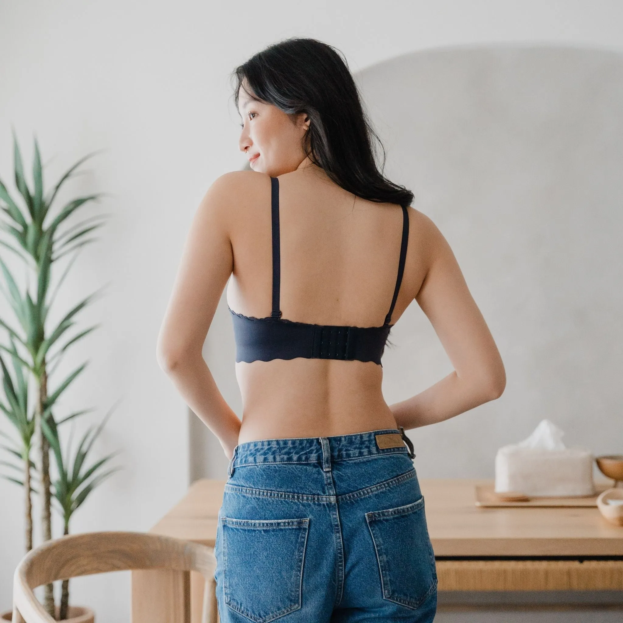 Perky Lift! Lash-Lace Seamless Push Up Wireless Bra in Midnight Blue