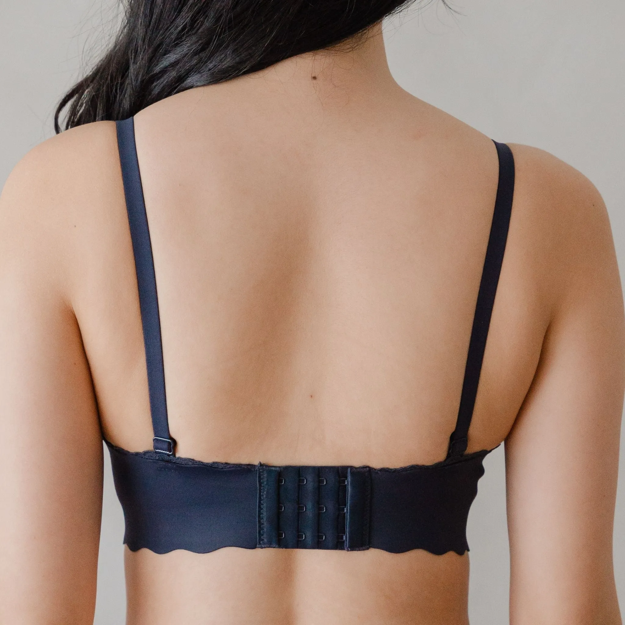 Perky Lift! Lash-Lace Seamless Push Up Wireless Bra in Midnight Blue