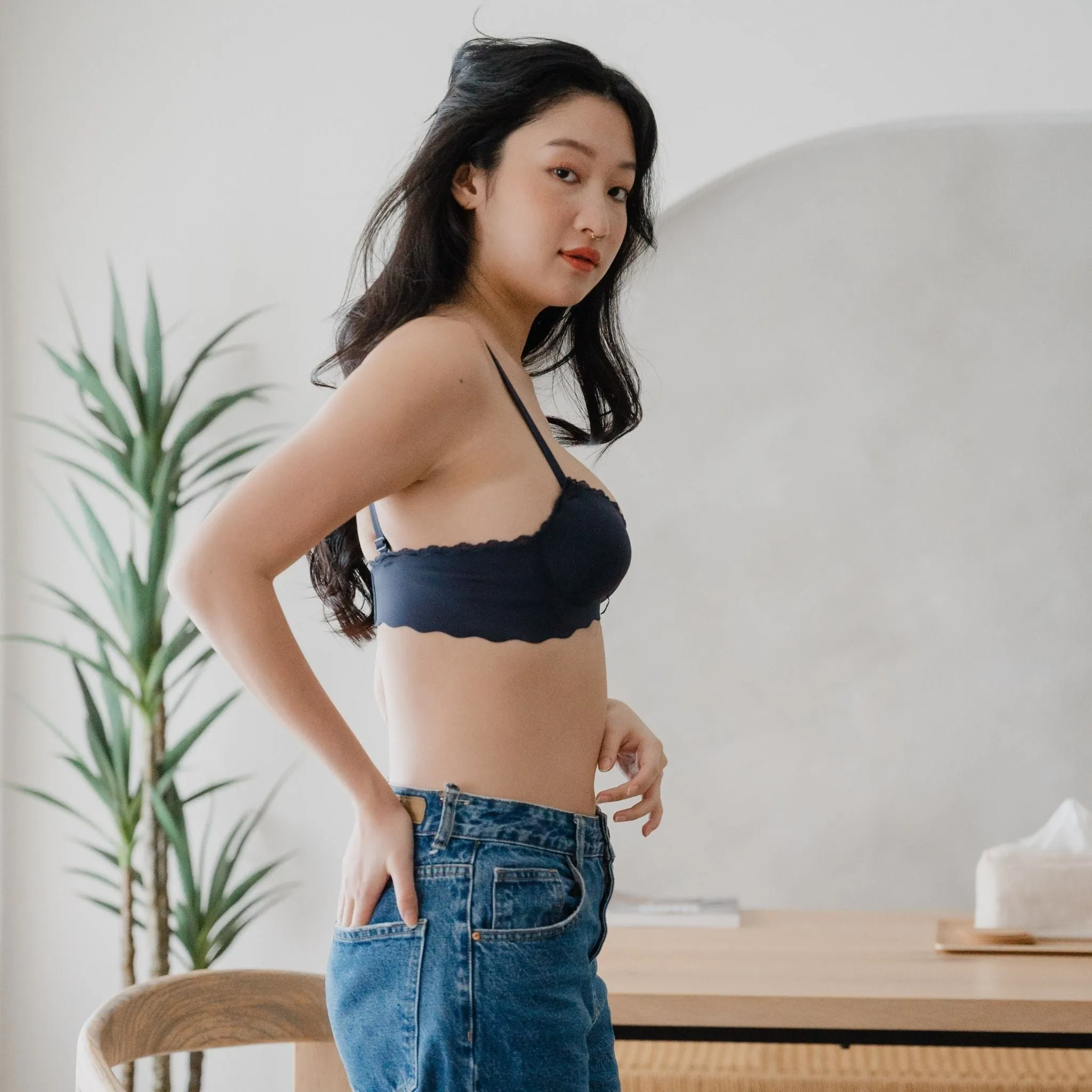 Perky Lift! Lash-Lace Seamless Push Up Wireless Bra in Midnight Blue