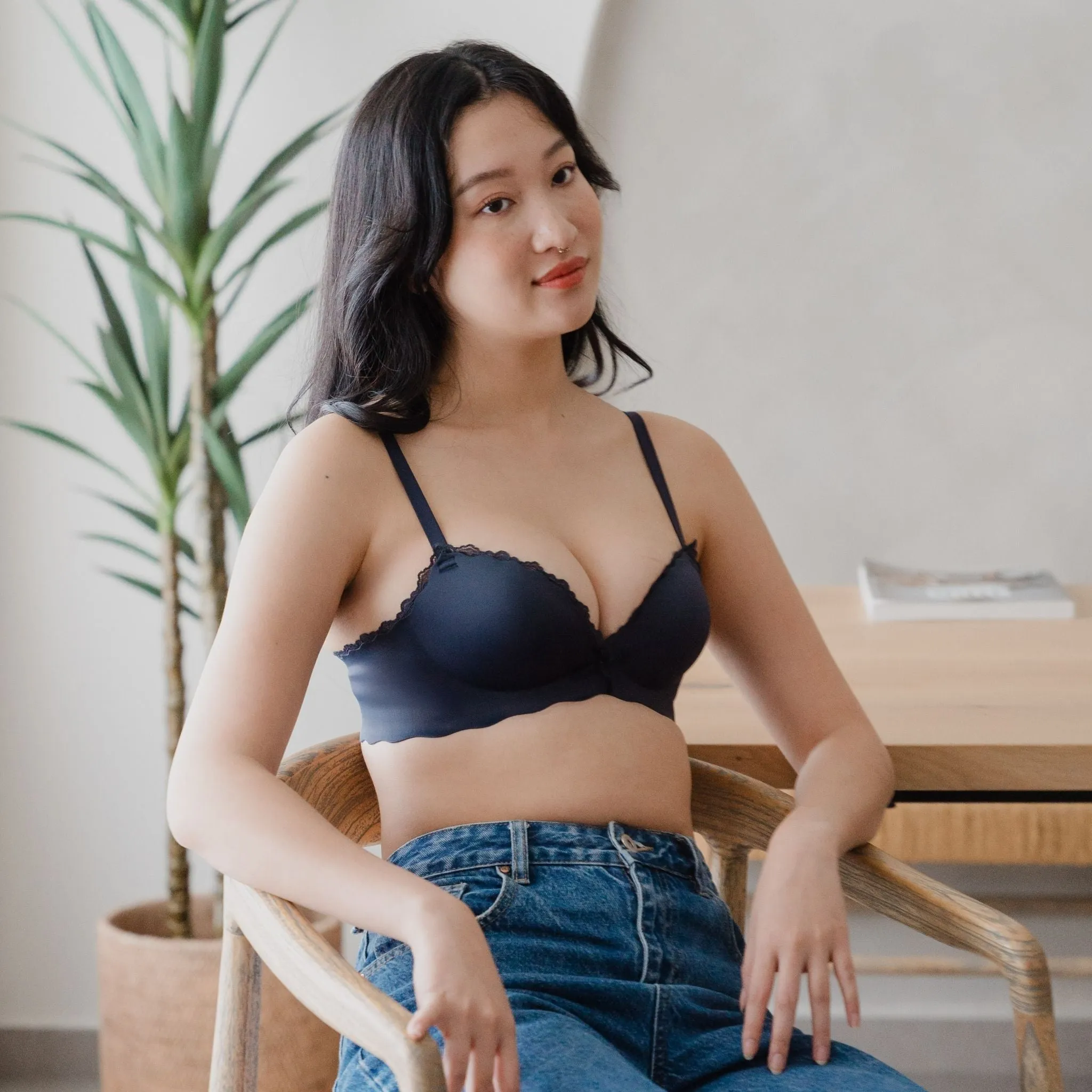 Perky Lift! Lash-Lace Seamless Push Up Wireless Bra in Midnight Blue