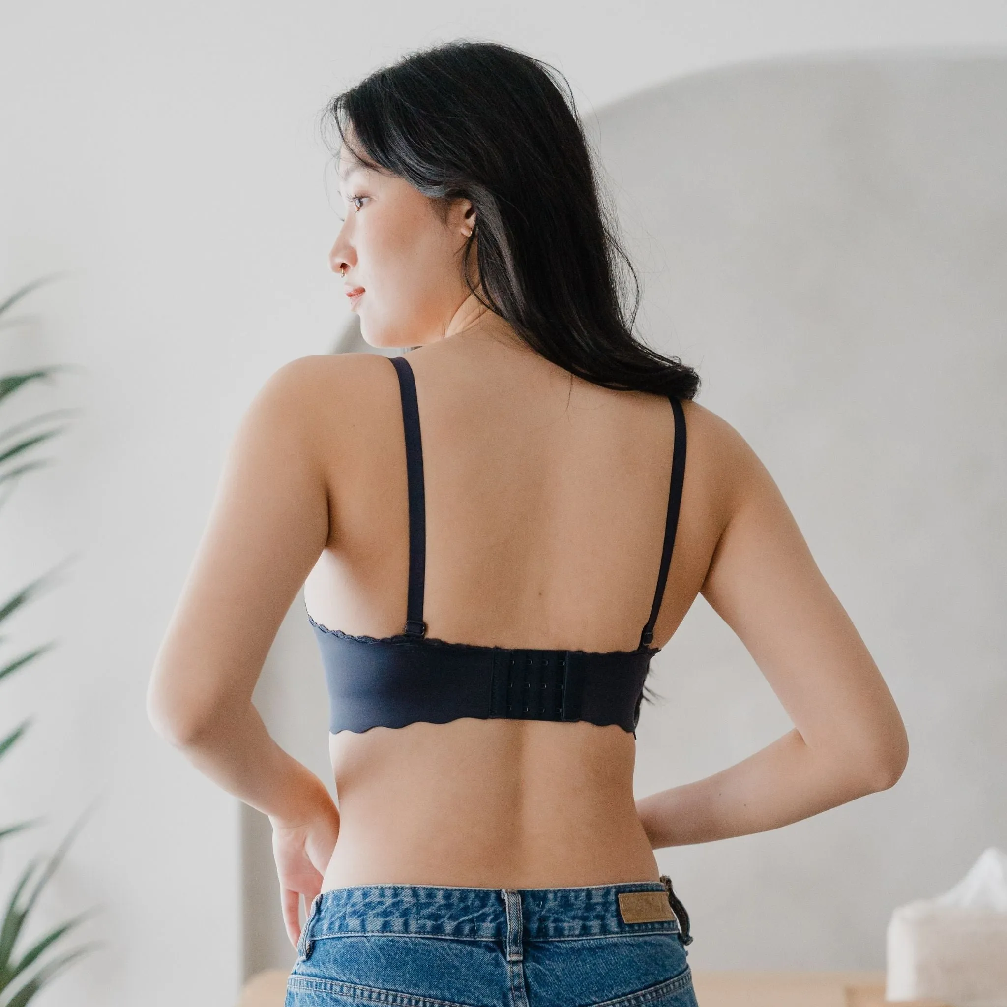 Perky Lift! Lash-Lace Seamless Push Up Wireless Bra in Midnight Blue