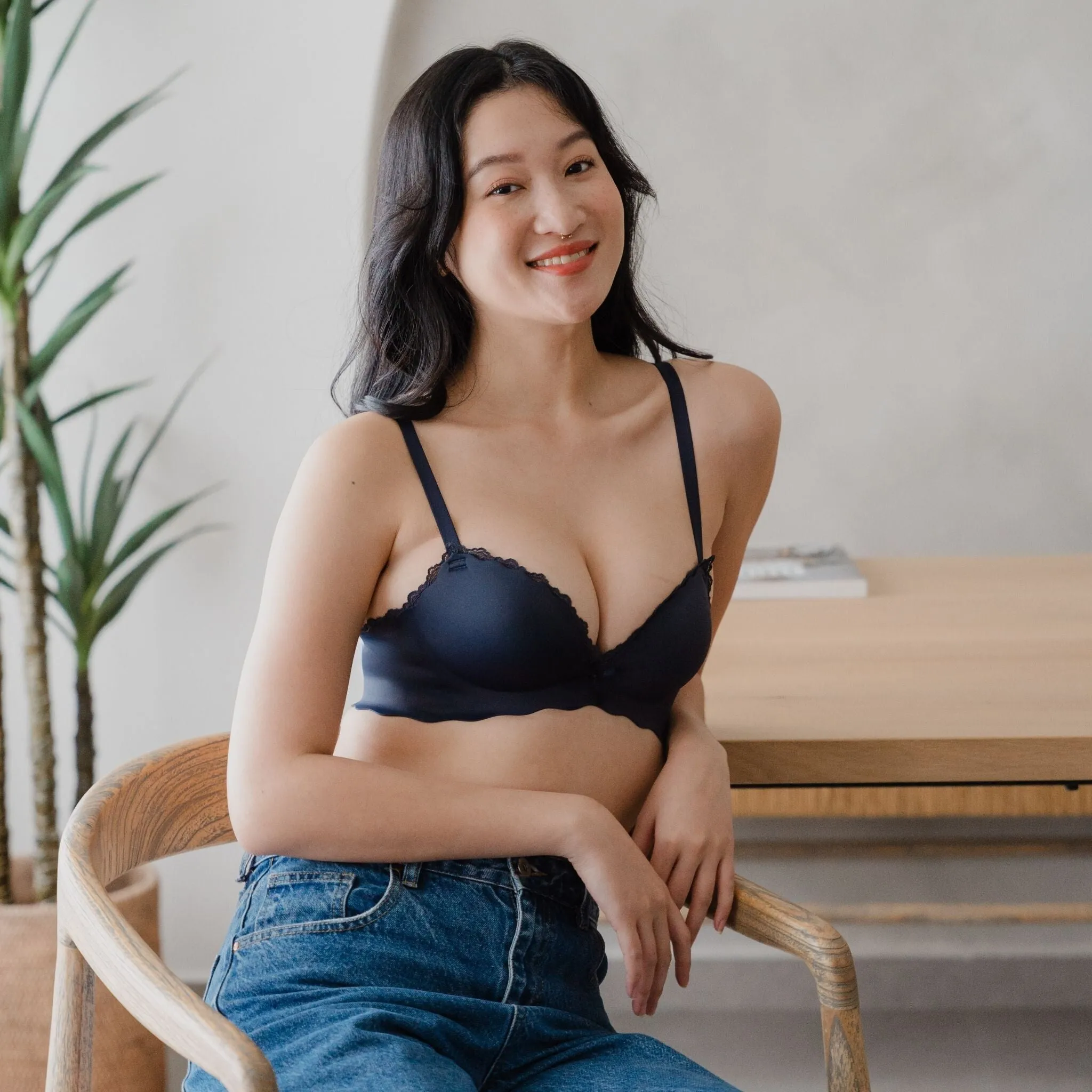 Perky Lift! Lash-Lace Seamless Push Up Wireless Bra in Midnight Blue