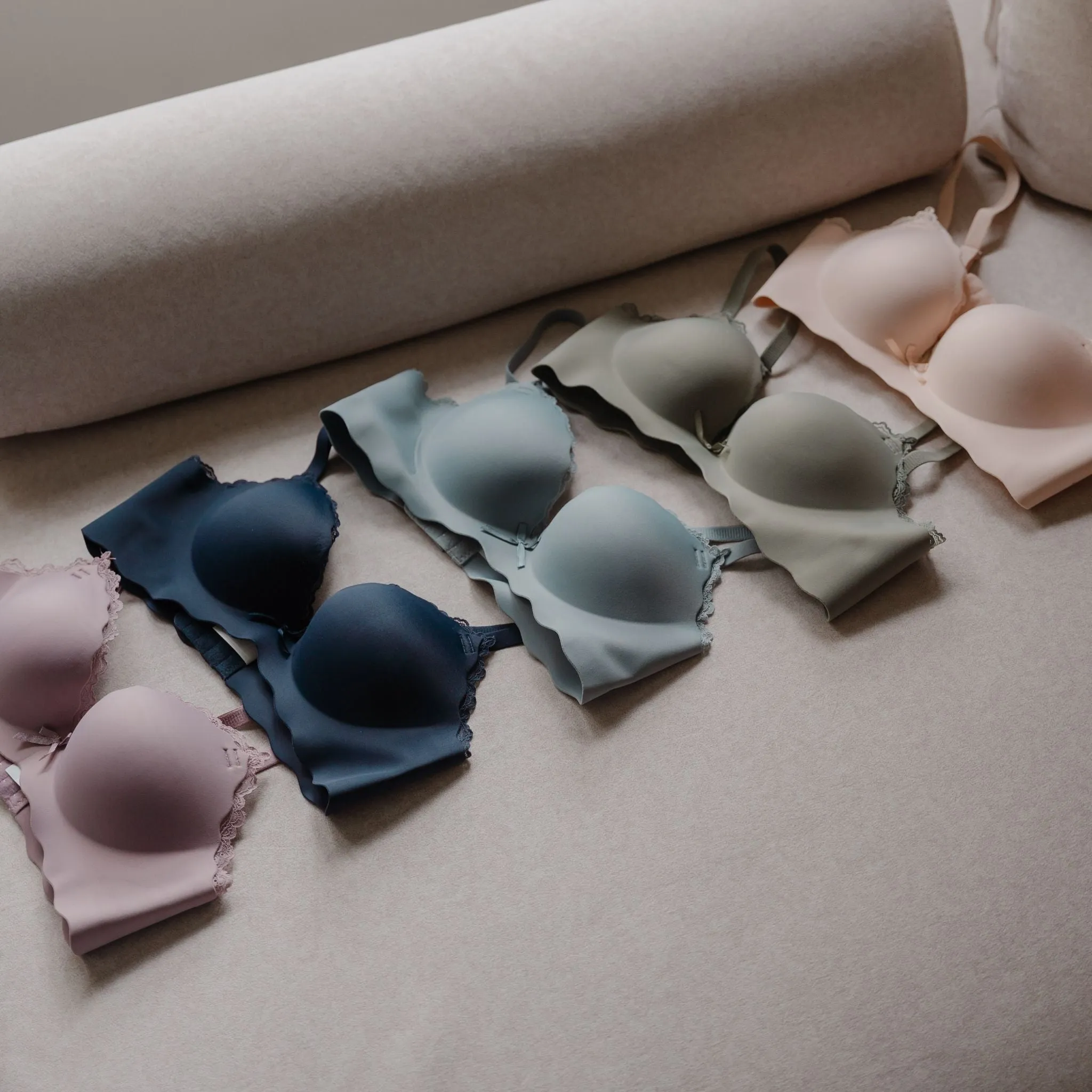 Perky Lift! Lash-Lace Seamless Push Up Wireless Bra in Sunset Blue
