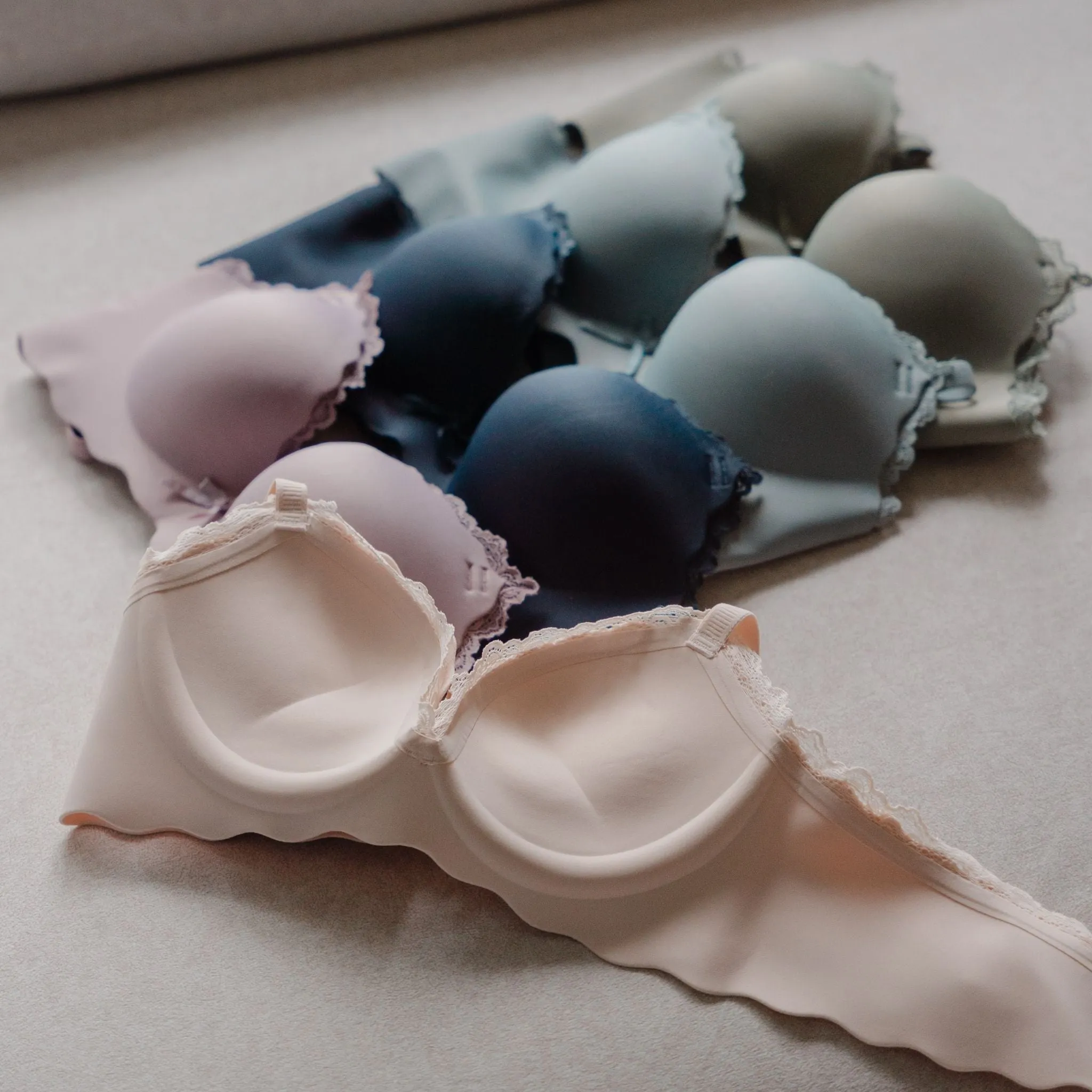Perky Lift! Lash-Lace Seamless Push Up Wireless Bra in Sunset Blue