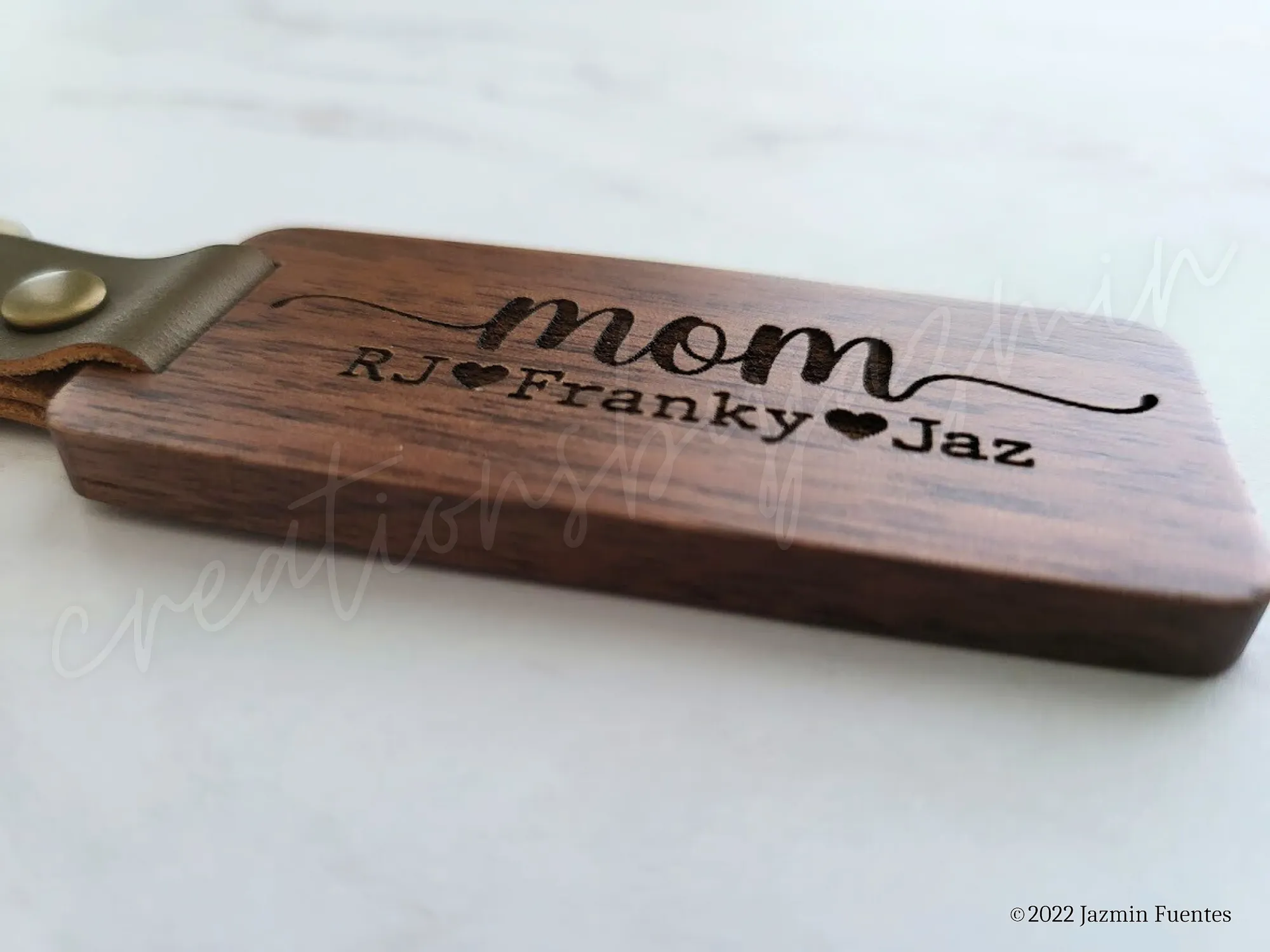 Personalized Grandma Keychain, Engraved with Grandchildren Names, Mother's Day Gift, Custom Mom Wooden Keychain with Children Names