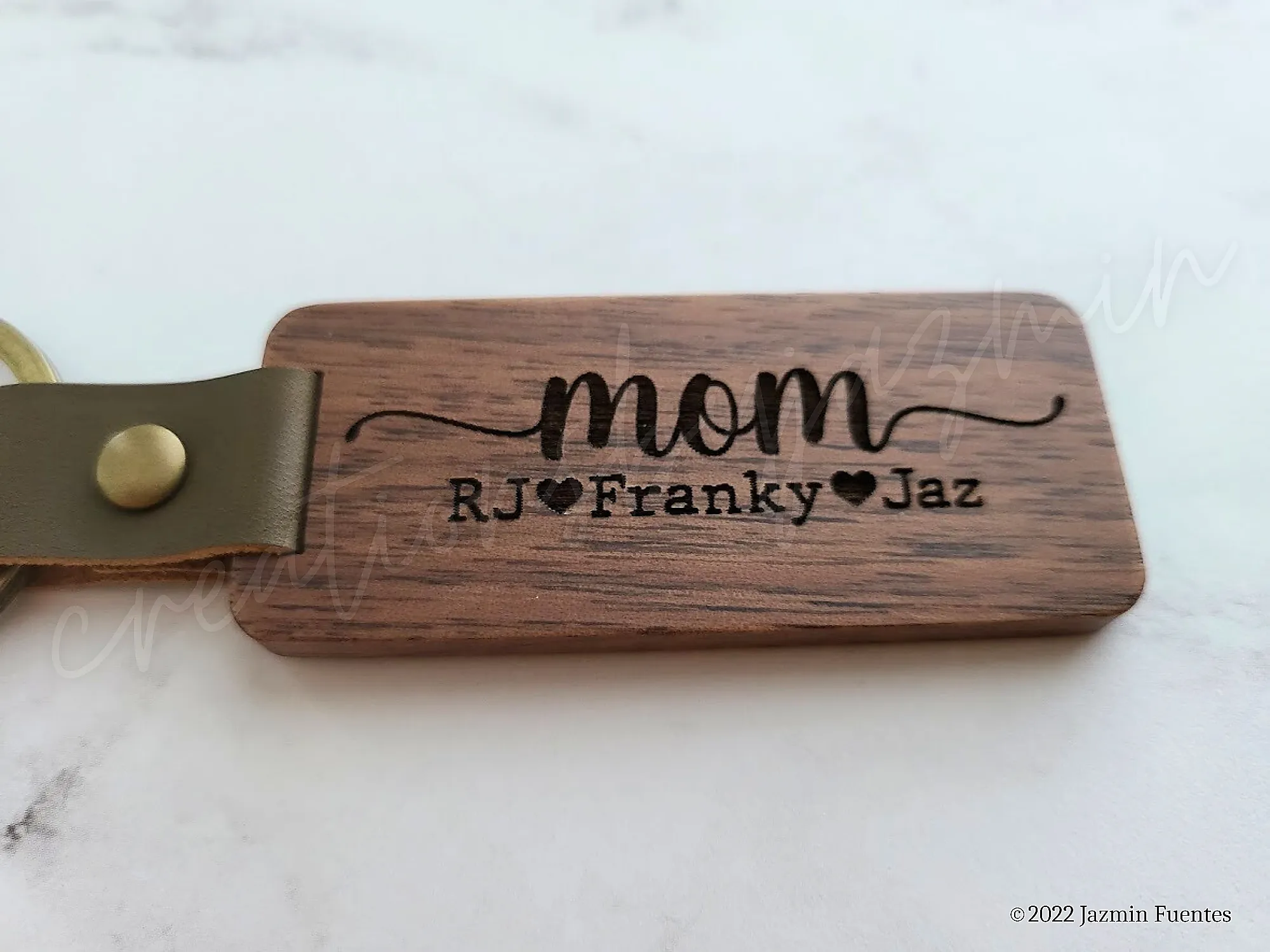 Personalized Grandma Keychain, Engraved with Grandchildren Names, Mother's Day Gift, Custom Mom Wooden Keychain with Children Names