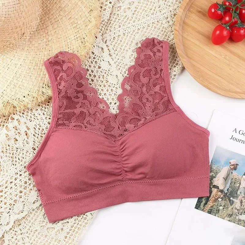 Plus Size Push-Up Sports Bra with Lace Detail