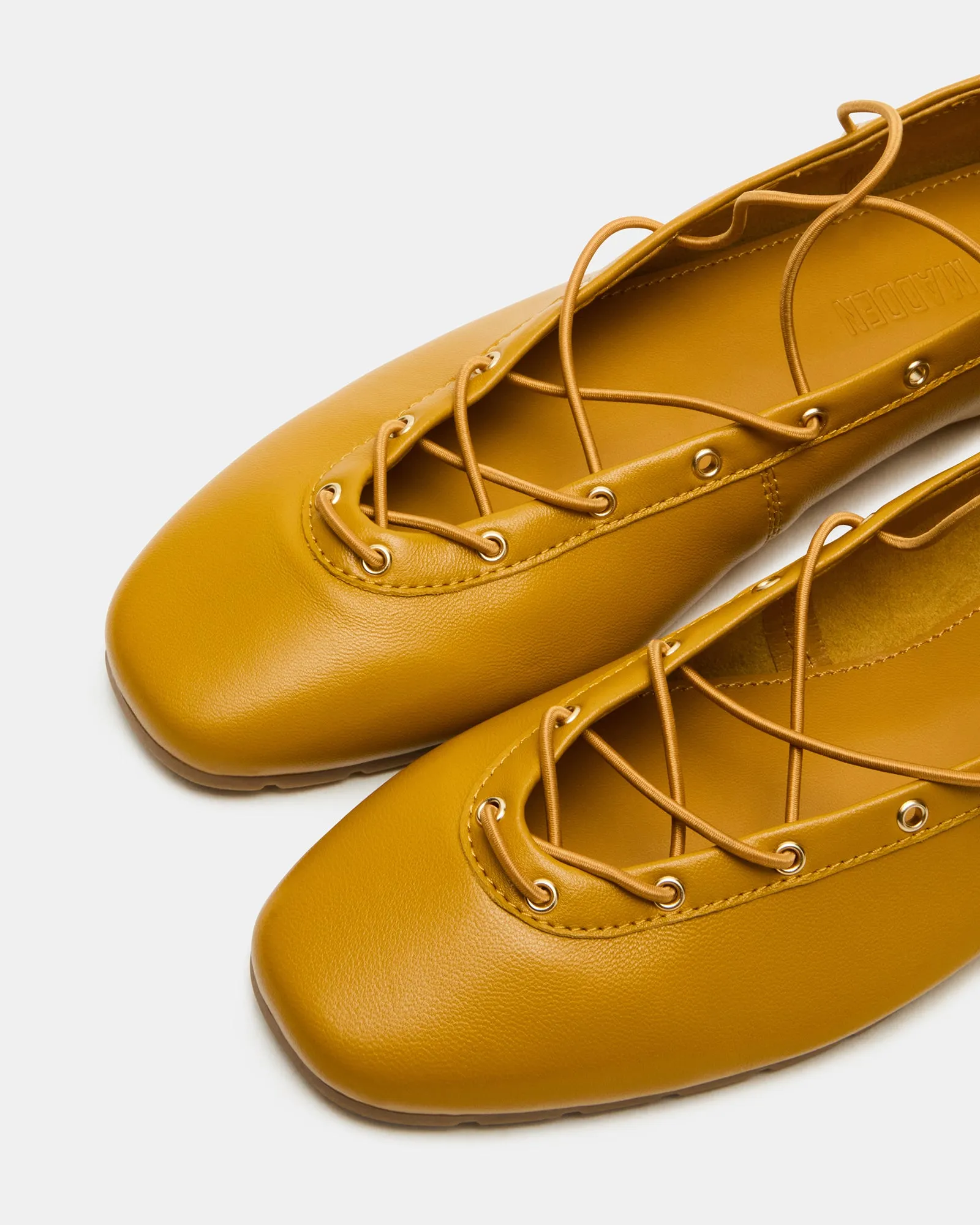 POINTE BANANA LEATHER
