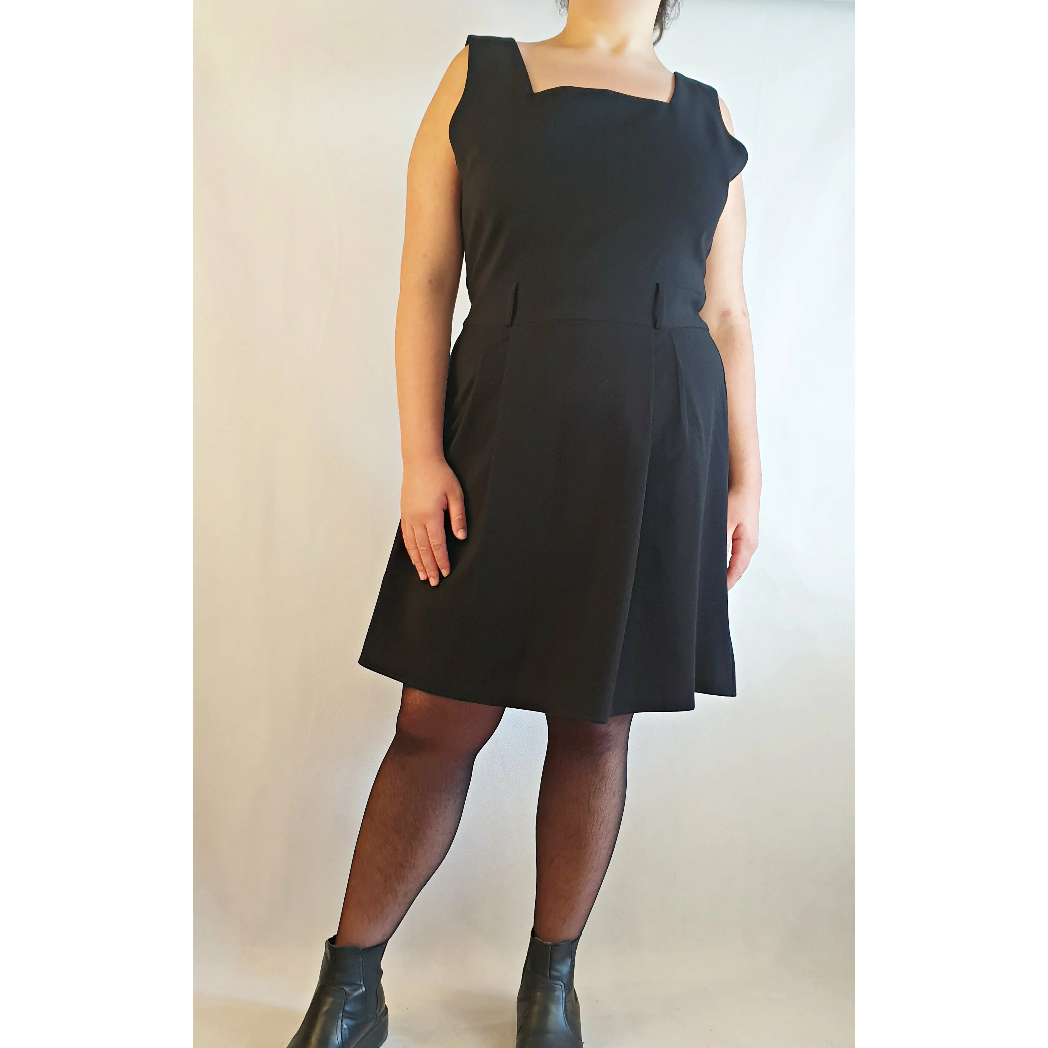 Princess Highway black sleeveess dress size 16 (best fits size 14)