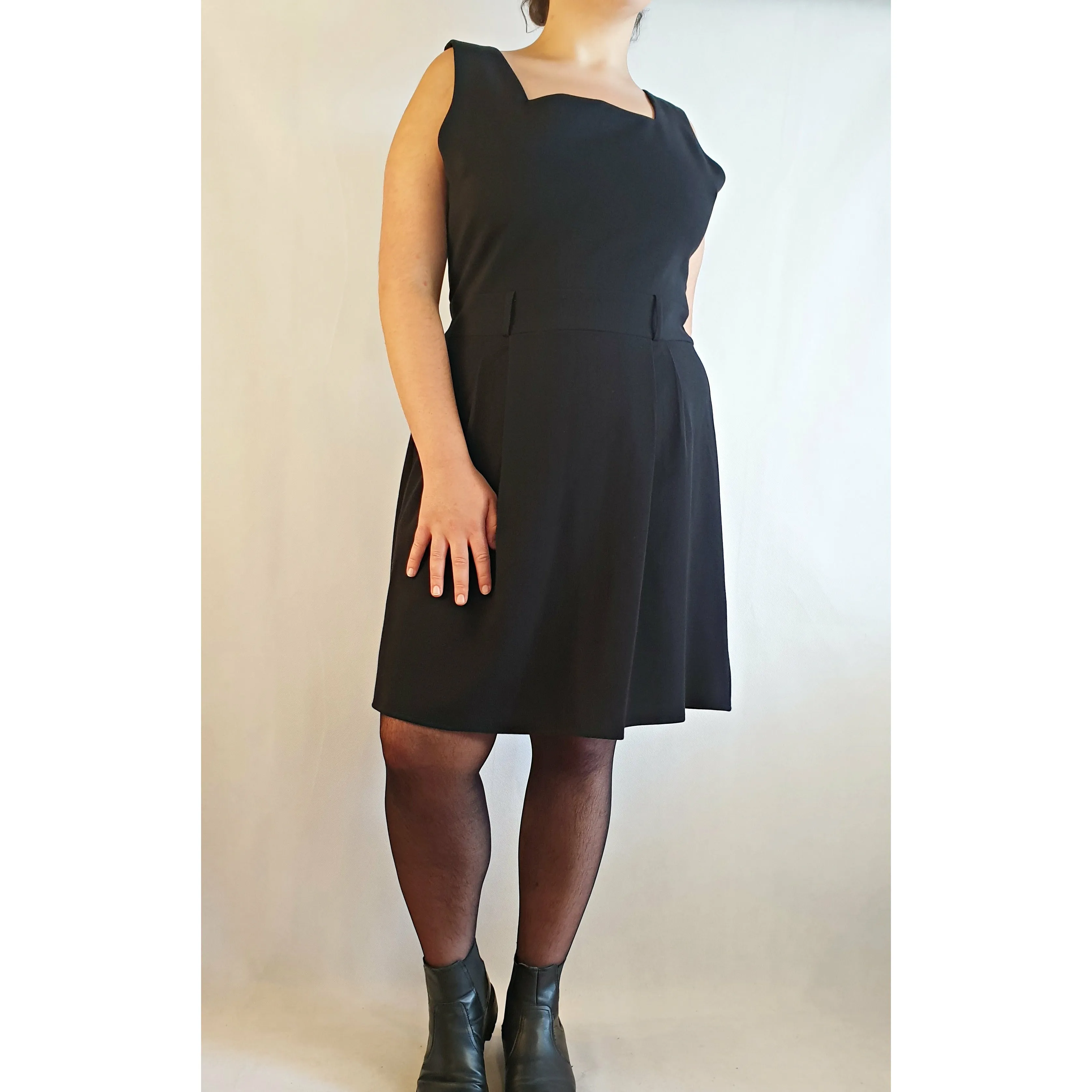 Princess Highway black sleeveess dress size 16 (best fits size 14)