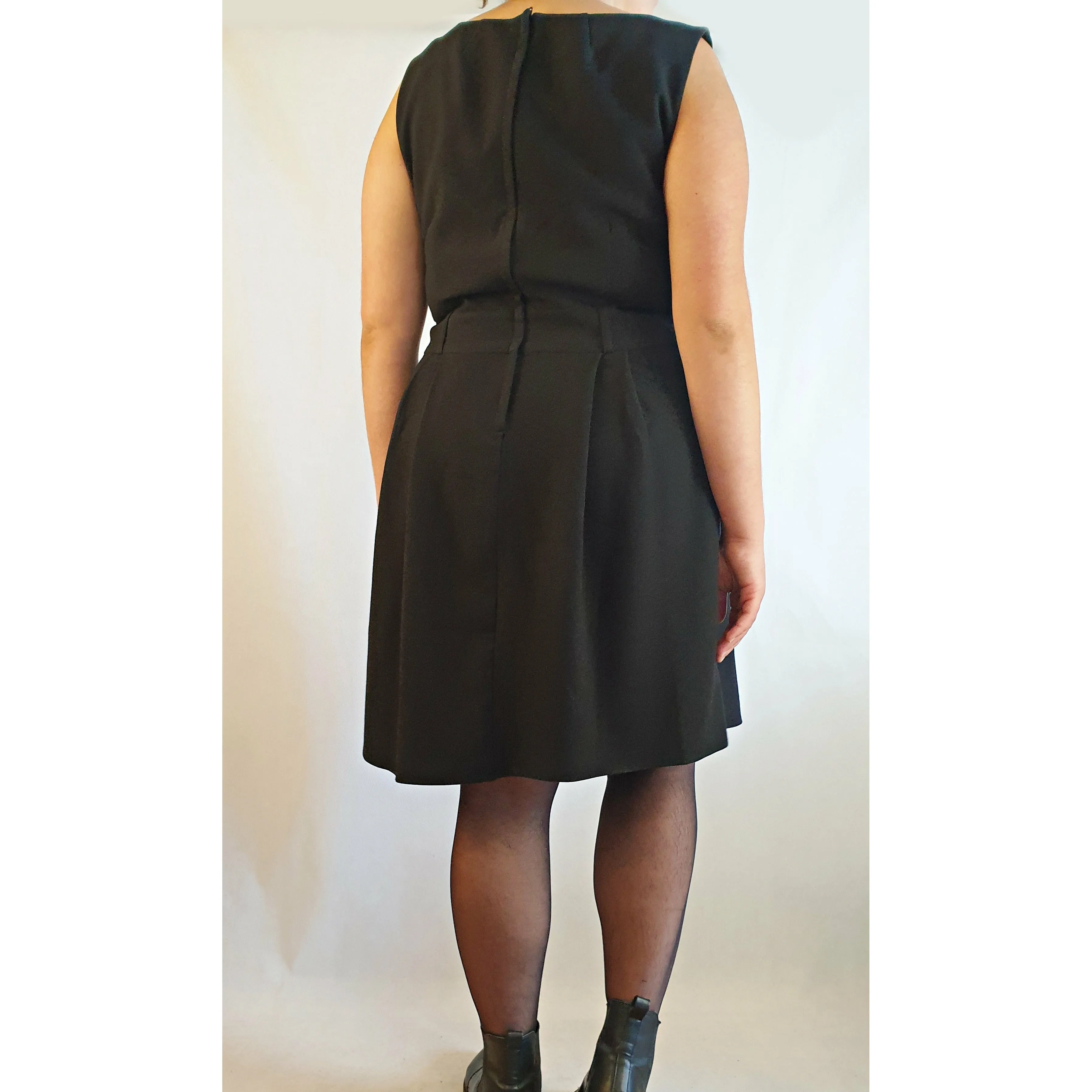 Princess Highway black sleeveess dress size 16 (best fits size 14)