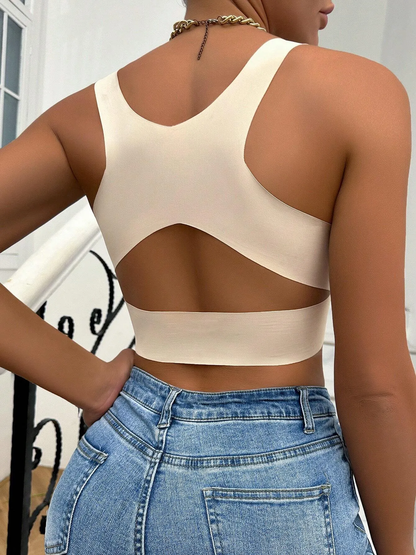 Solid Buckle Front Detail Wireless Bra