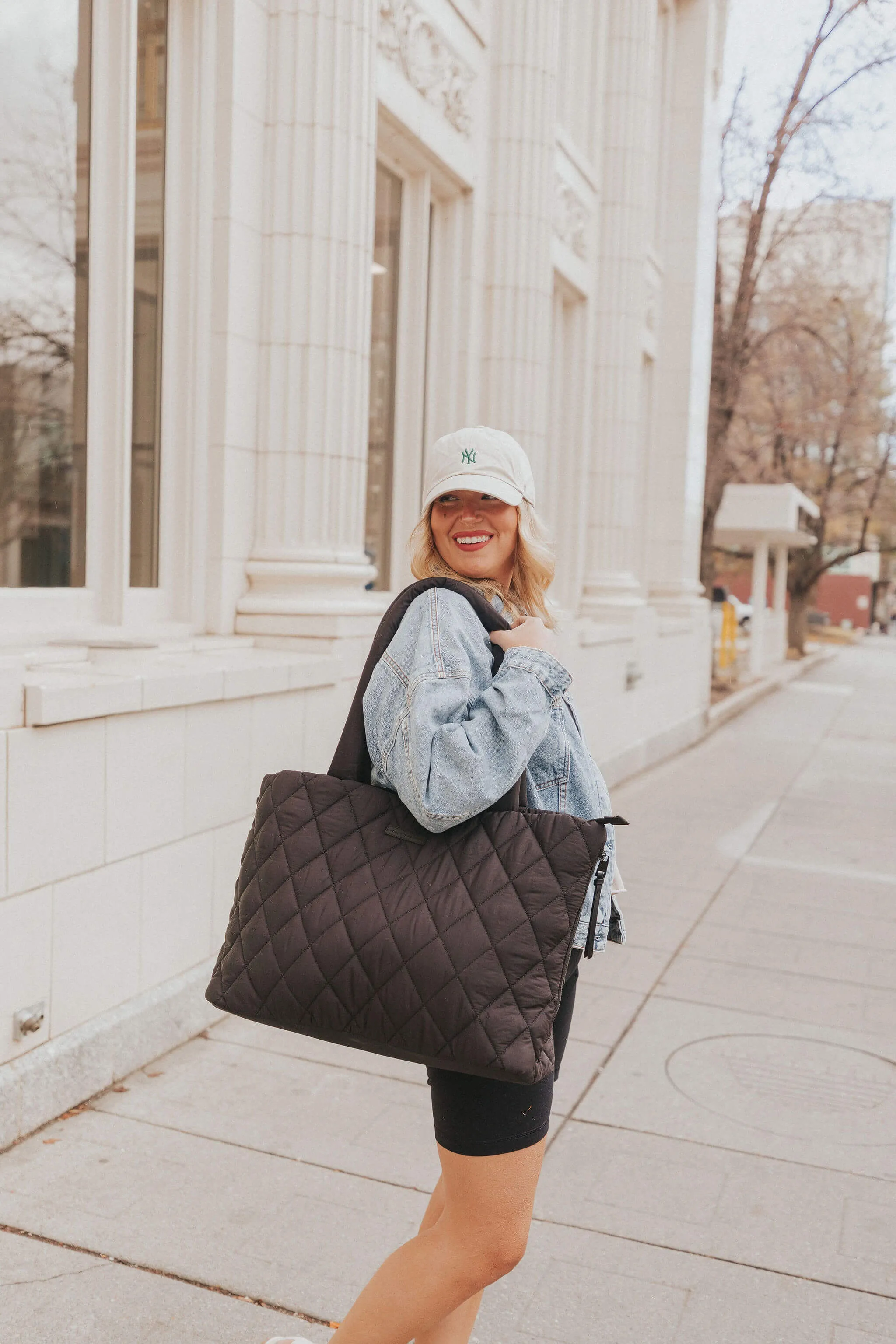 Tote It Black