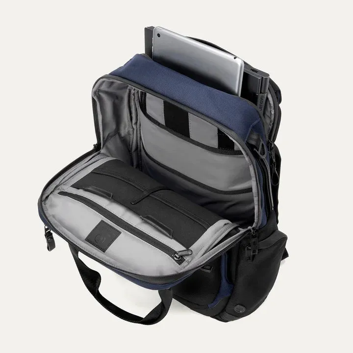Travelpro Altitude™ Medium Expandable Laptop Backpack 25-30L - Aviator Navy