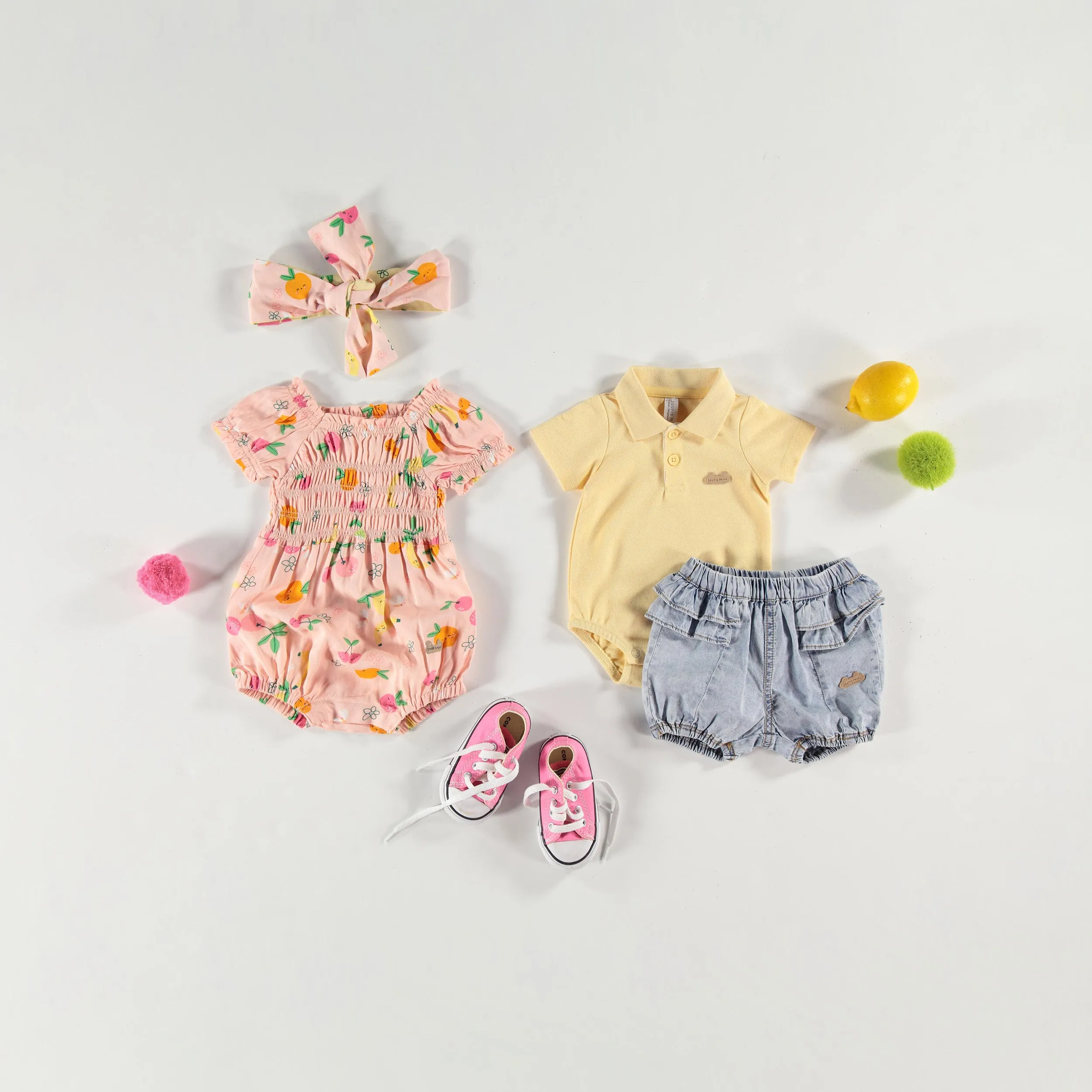 Une-pièce rose à motifs de fruits, naissance || Pink one-piece with fruit all over print, newborn