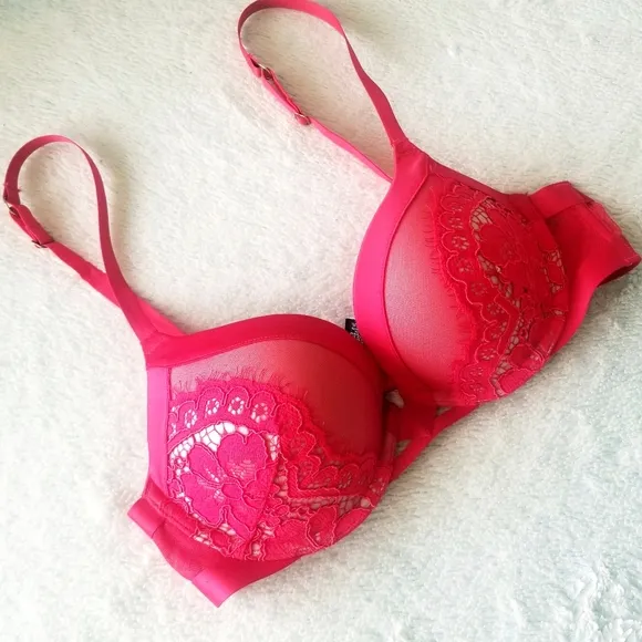 Victoria's Secret Very Sexy Satin &amp; Lace Push-up Bra❤