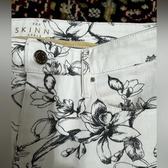 WHBM the skinny ankle jeans, size 6. Excellent condition, black floral print
